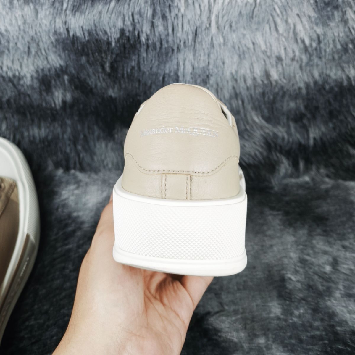 Alexander McQueen Alexander McQueen Beige Leather Oversized Sneakers 42 Size US 9 / EU 42 - 16 Thumbnail