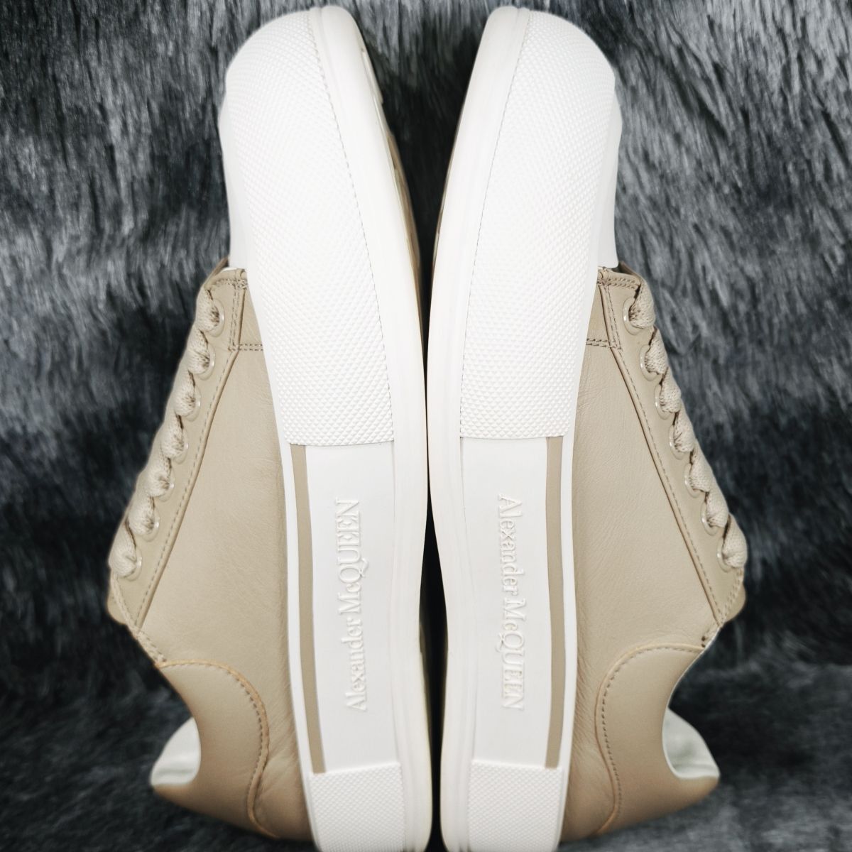 Alexander McQueen Alexander McQueen Beige Leather Oversized Sneakers 42 Size US 9 / EU 42 - 5 Thumbnail