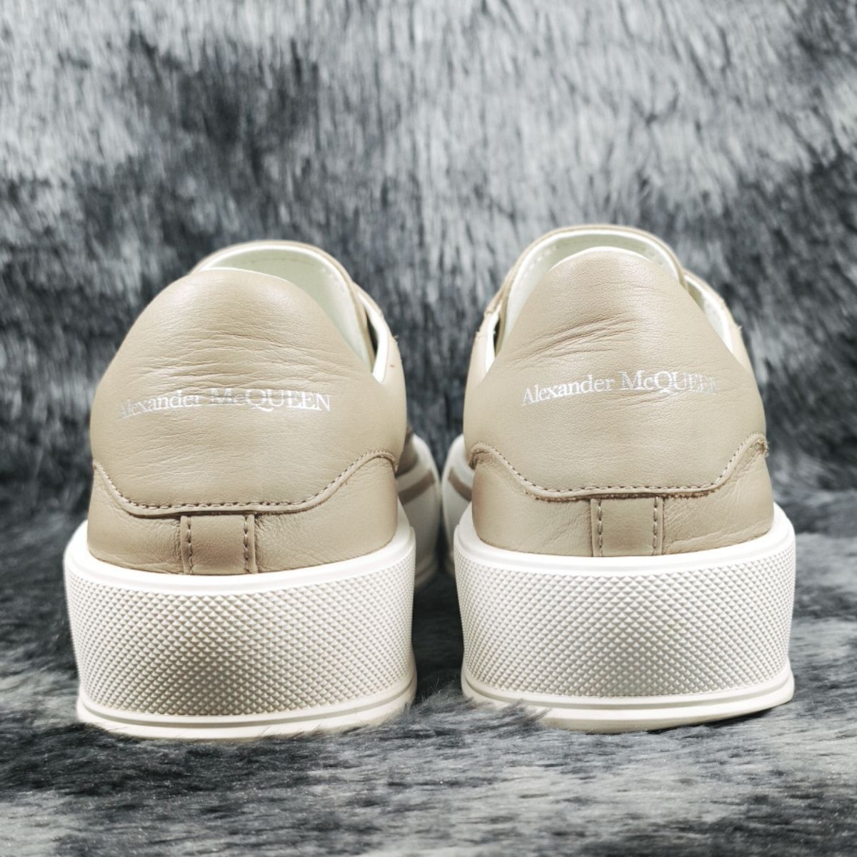 Alexander McQueen Alexander McQueen Beige Leather Oversized Sneakers 42 Size US 9 / EU 42 - 4 Thumbnail