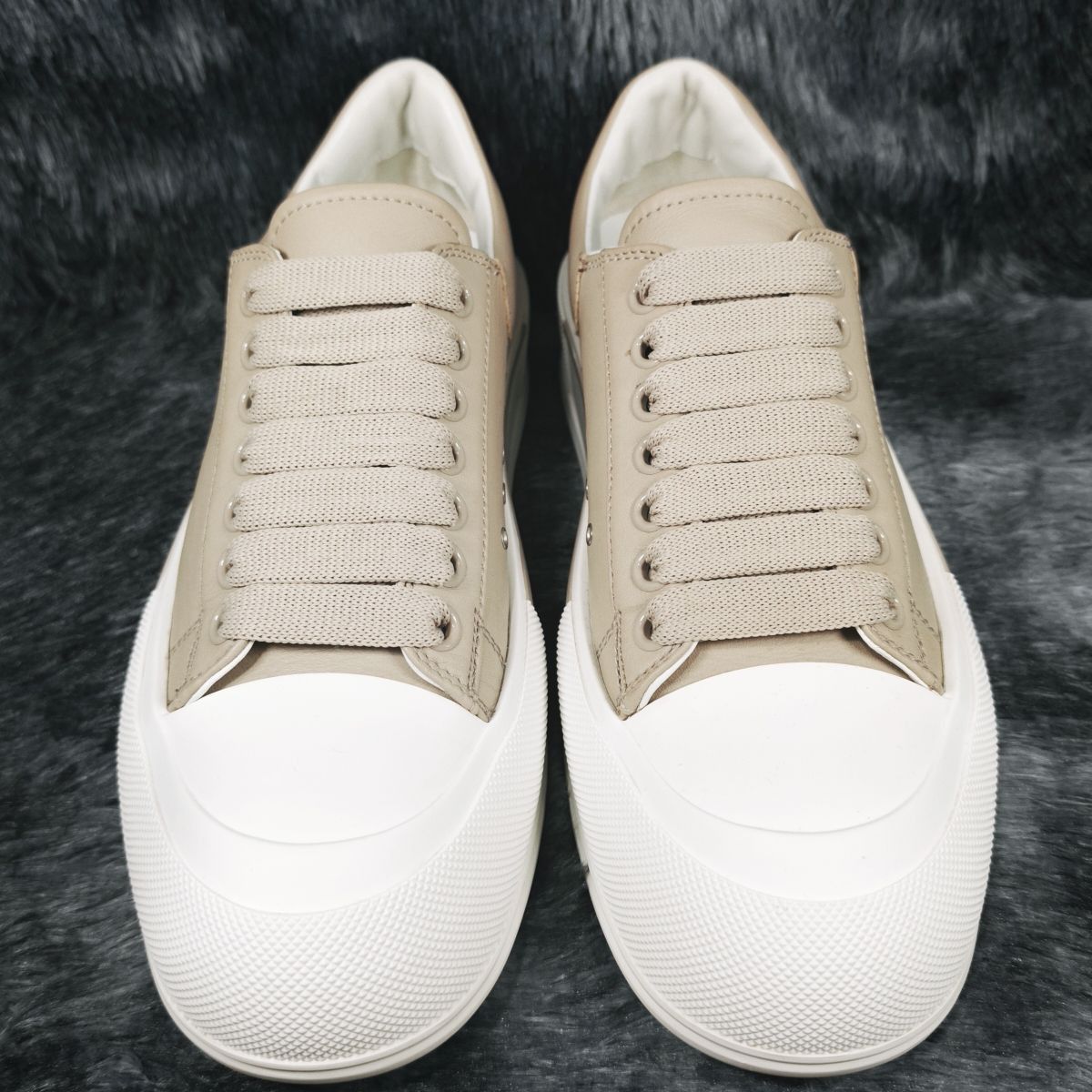 Alexander McQueen Alexander McQueen Beige Leather Oversized Sneakers 42 Size US 9 / EU 42 - 3 Thumbnail