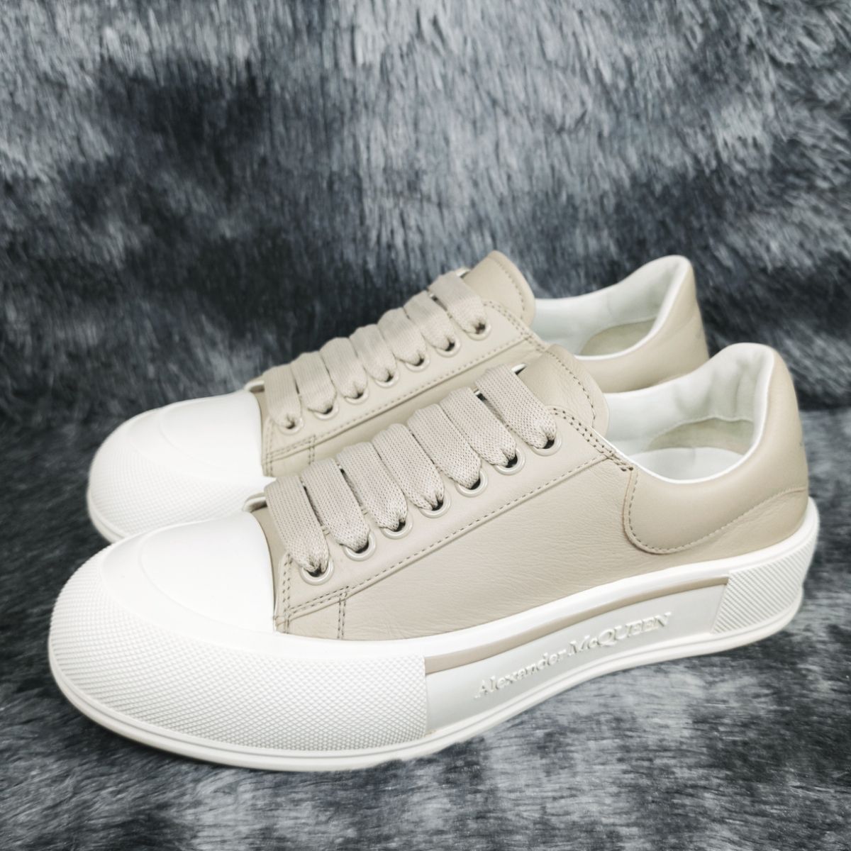 Alexander McQueen Alexander McQueen Beige Leather Oversized Sneakers 42 Size US 9 / EU 42 - 2 Thumbnail