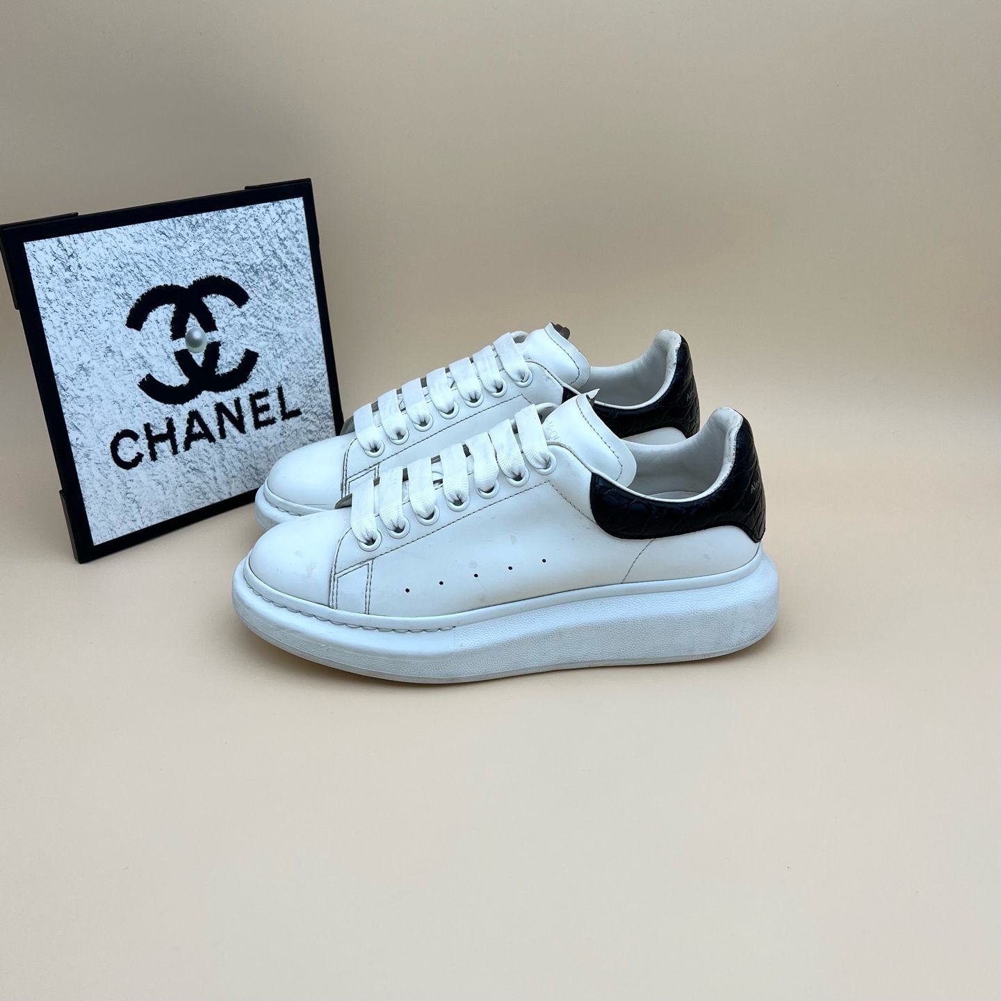 Alexander McQueen Alexander McQueen Leather Oversized Sneakers 40 Size US 7 / EU 40 - 2 Thumbnail