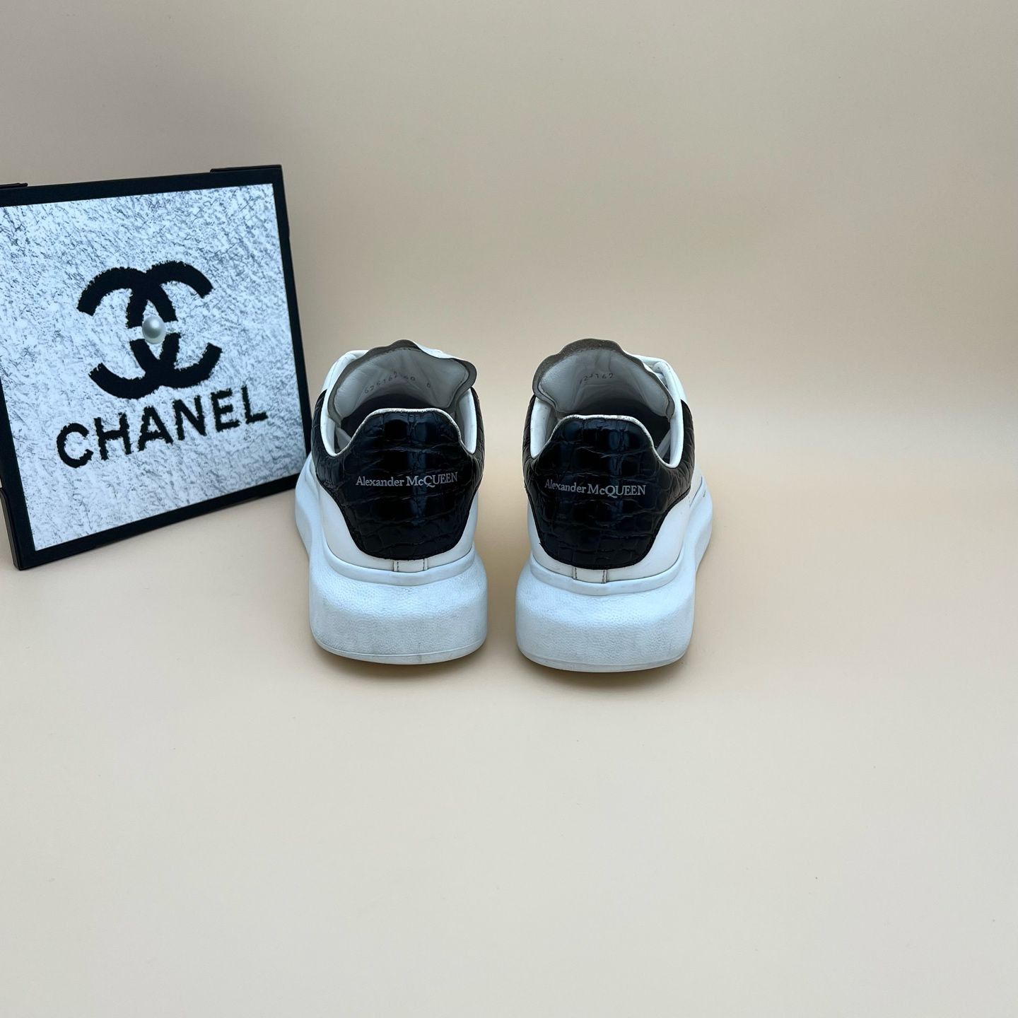Alexander McQueen Alexander McQueen Leather Oversized Sneakers 40 Size US 7 / EU 40 - 4 Thumbnail