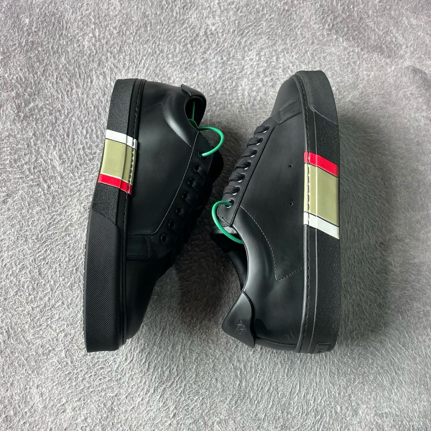Burberry Burberry Leather Side Stripe Sneakers Size 41 Size US 8 / EU 41 - 9 Thumbnail