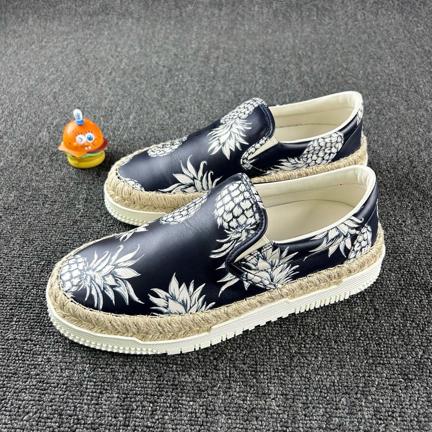 Valentino Valentino Pineapple Print Leather Slip Ons 41 Size US 8 / EU 41 - 2 Thumbnail