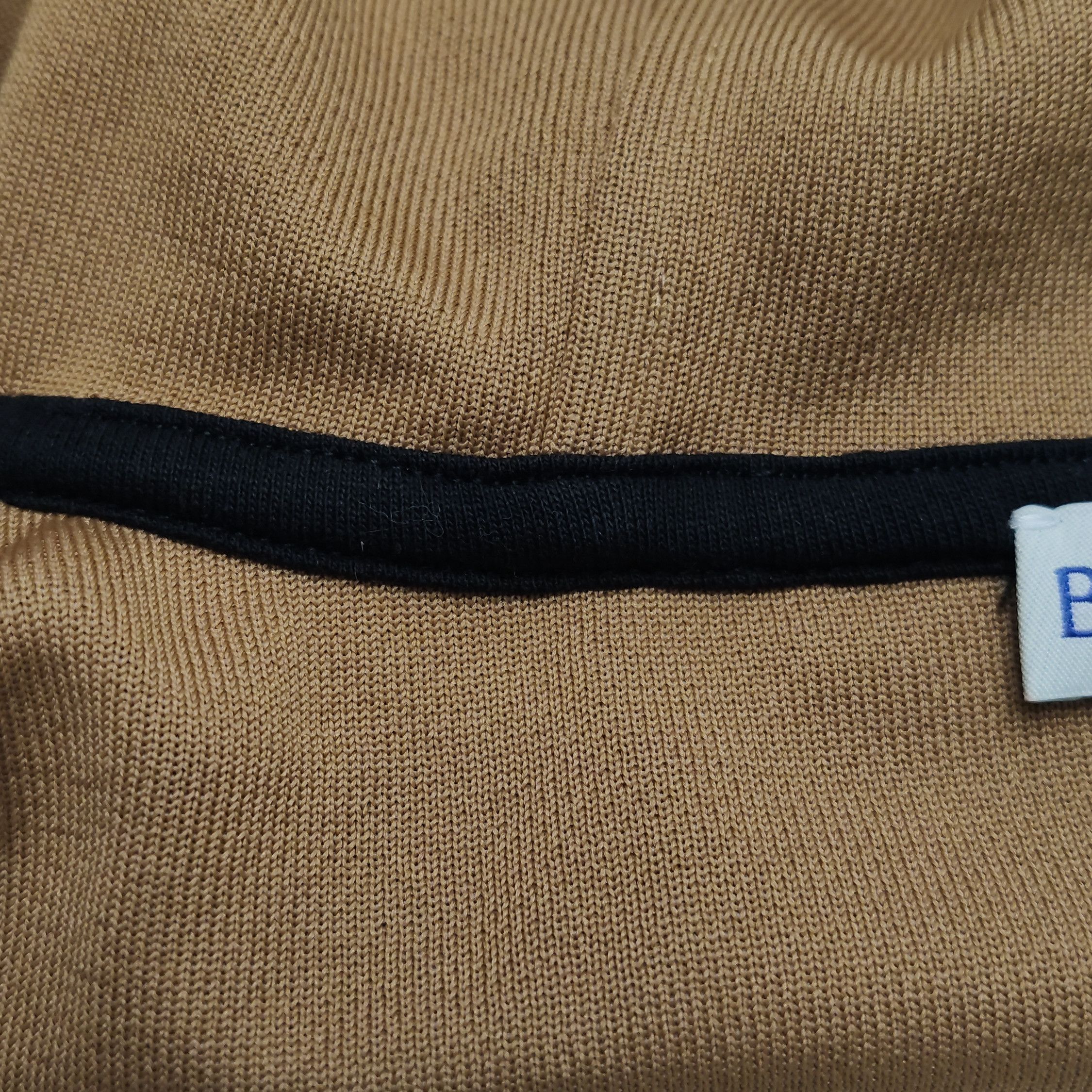 Burberry Burberry Two-Tone Shield Patch Hooded Jacket S Size US S / EU 44-46 / 1 - 11 Thumbnail