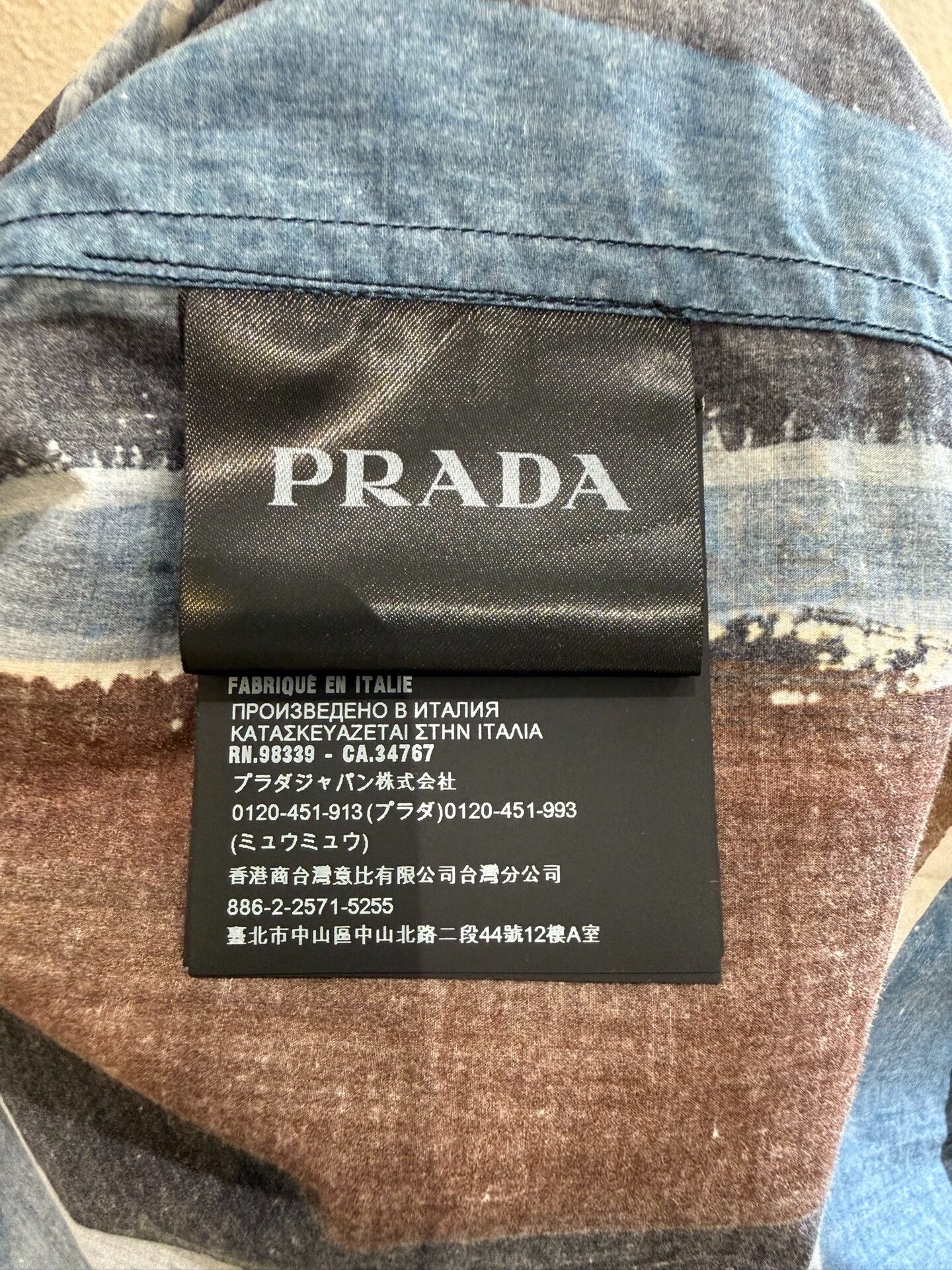 Prada Prada Multi-Color Graphic Shirt Size 38 Size US S / EU 44-46 / 1 - 6 Thumbnail