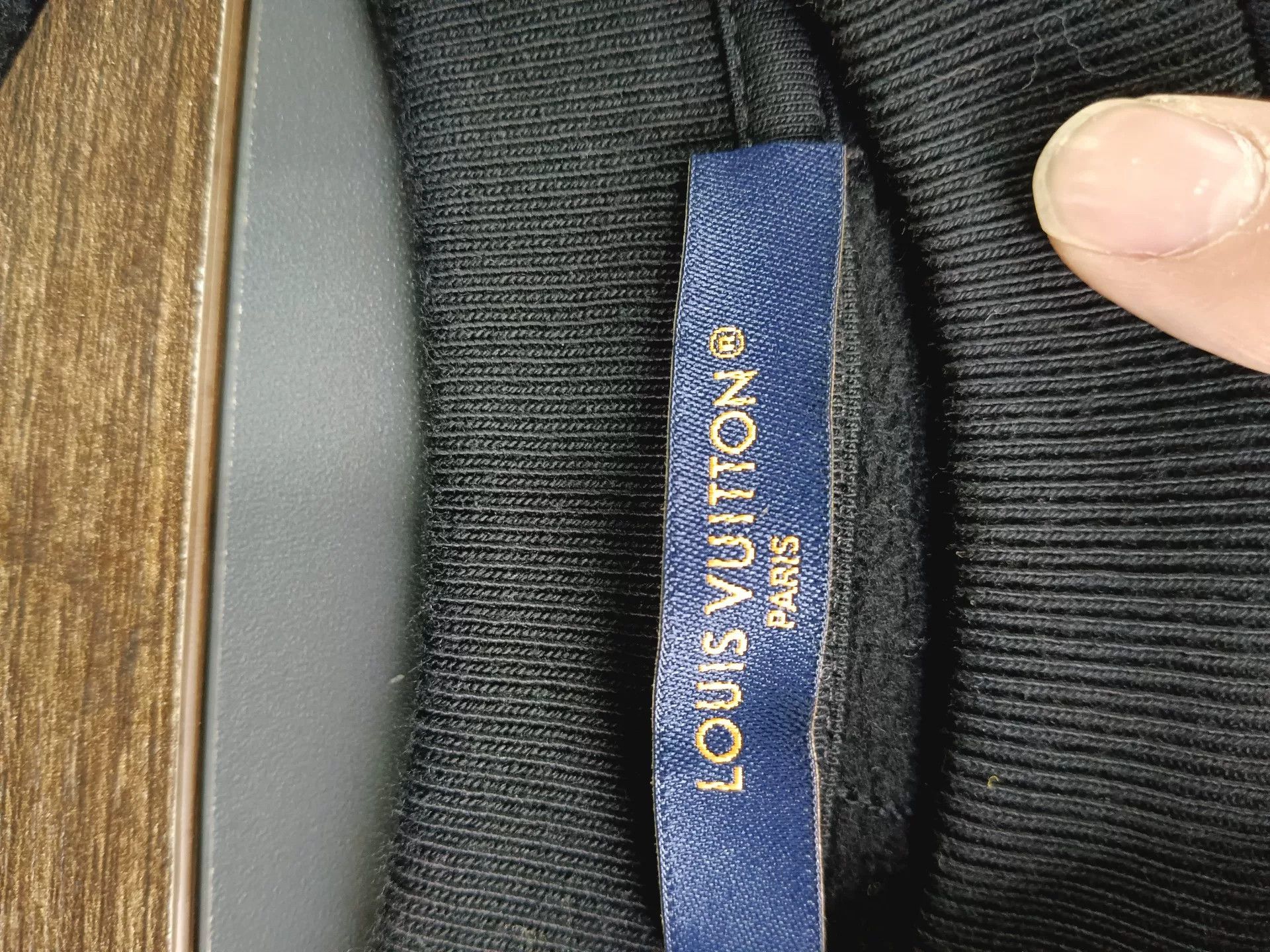 Louis Vuitton Louis Vuitton Embroidered Monogram Sweatshirt Size M Size US M / EU 48-50 / 2 - 3 Thumbnail
