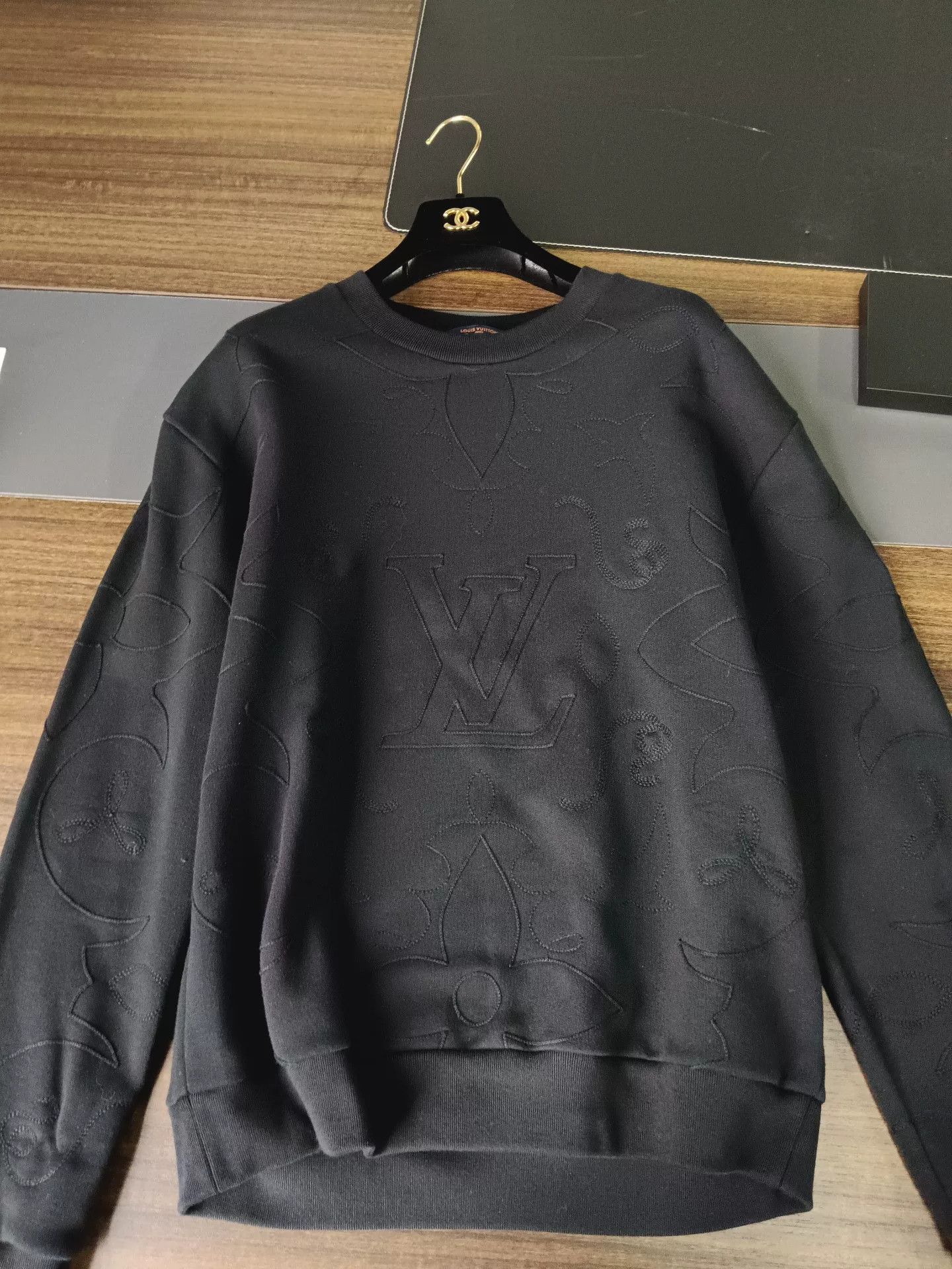 Louis Vuitton Louis Vuitton Embroidered Monogram Sweatshirt Size M Size US M / EU 48-50 / 2 - 2 Thumbnail