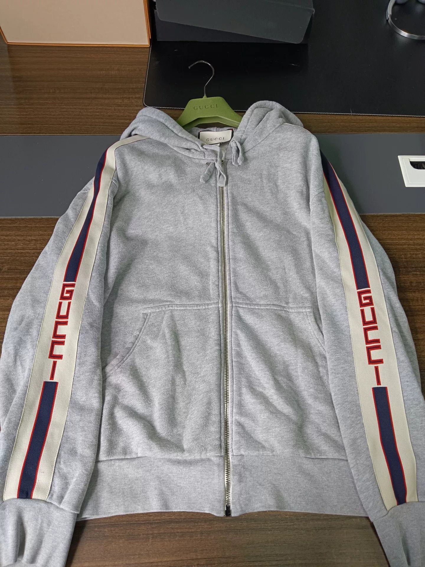 Gucci Gucci Logo Tape Zip Hoodie Size L Size US L / EU 52-54 / 3 - 2 Thumbnail