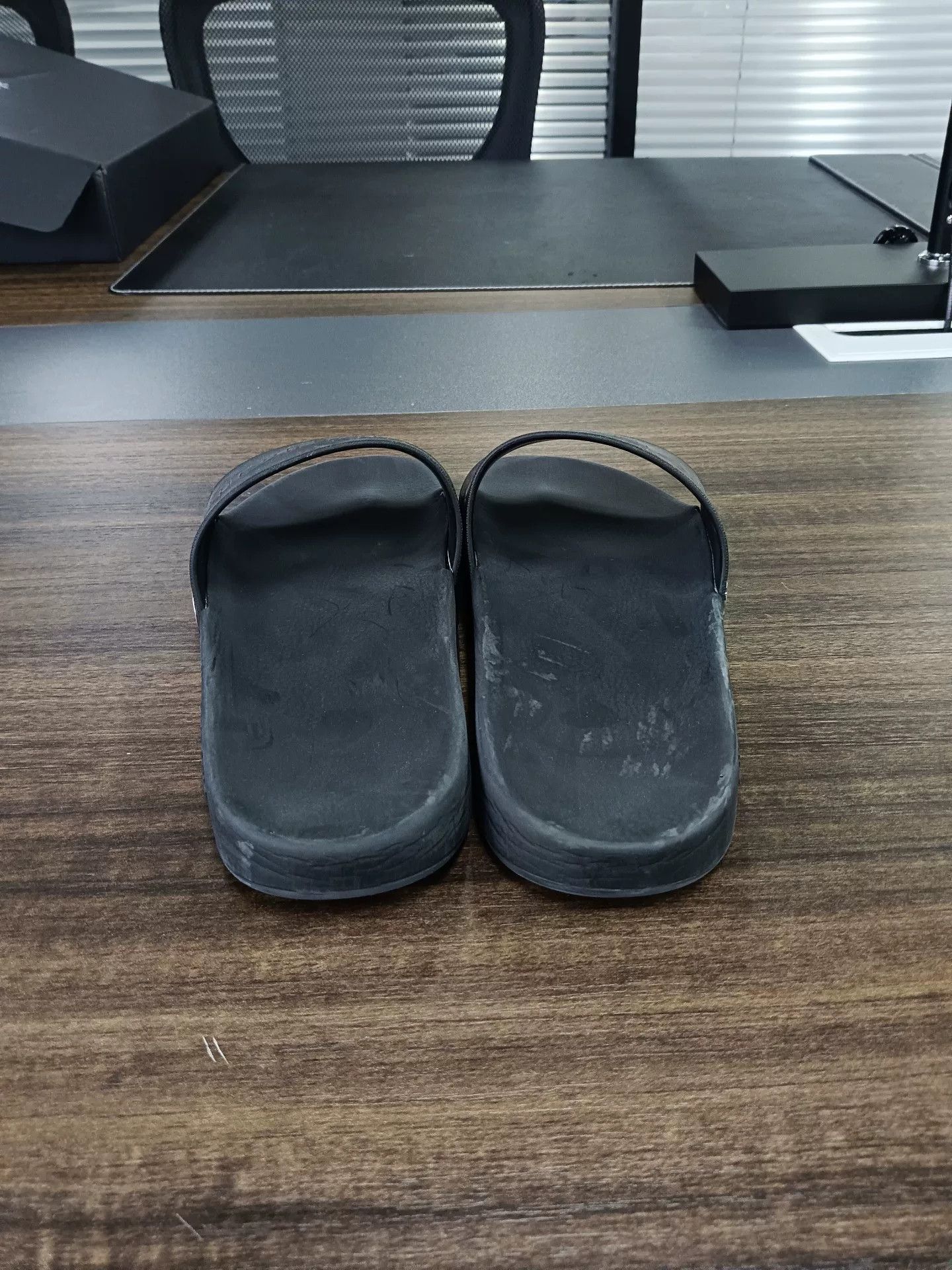 Givenchy Givenchy Logo Debossed Sandals EU 41 Size US 8 / EU 41 - 4 Thumbnail