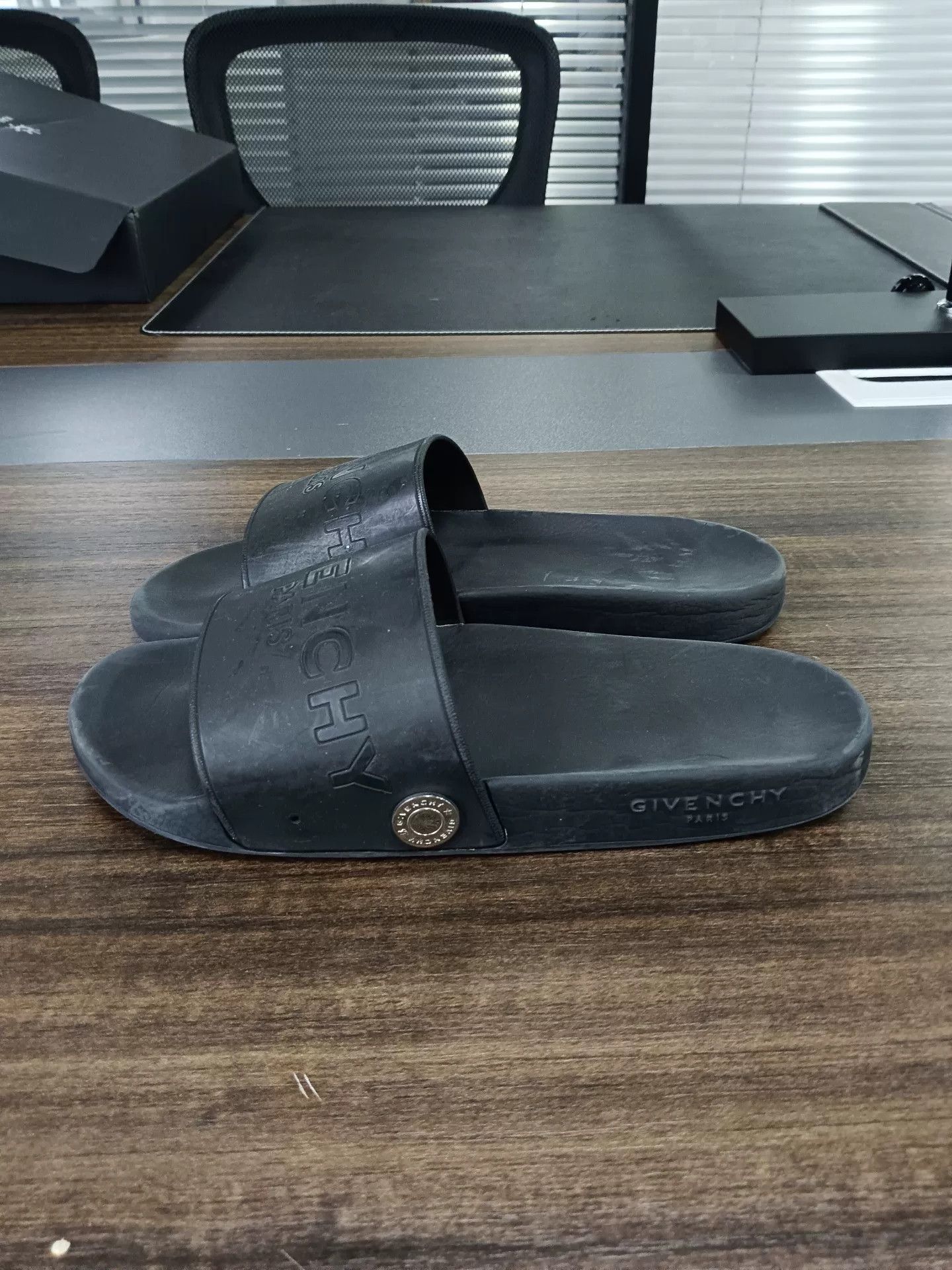 Givenchy Givenchy Logo Debossed Sandals EU 41 Size US 8 / EU 41 - 3 Thumbnail