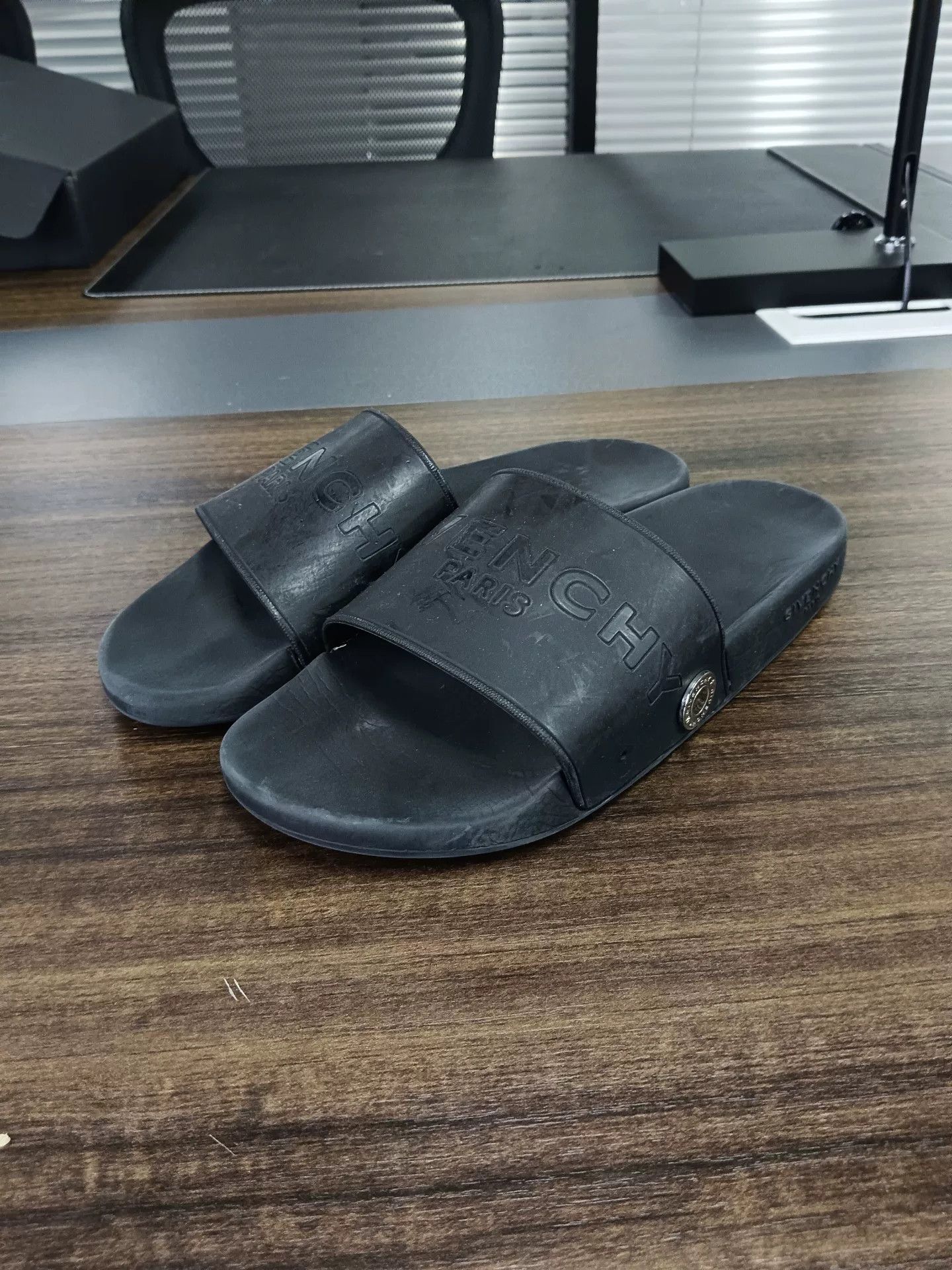 Givenchy Givenchy Logo Debossed Sandals EU 41 Size US 8 / EU 41 - 2 Thumbnail