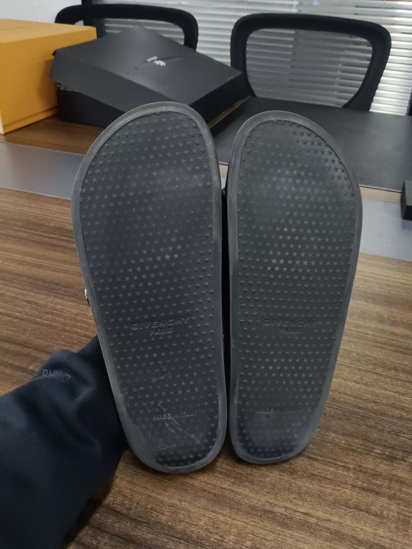 Givenchy Givenchy Logo Debossed Sandals EU 41 Size US 8 / EU 41 - 6 Thumbnail
