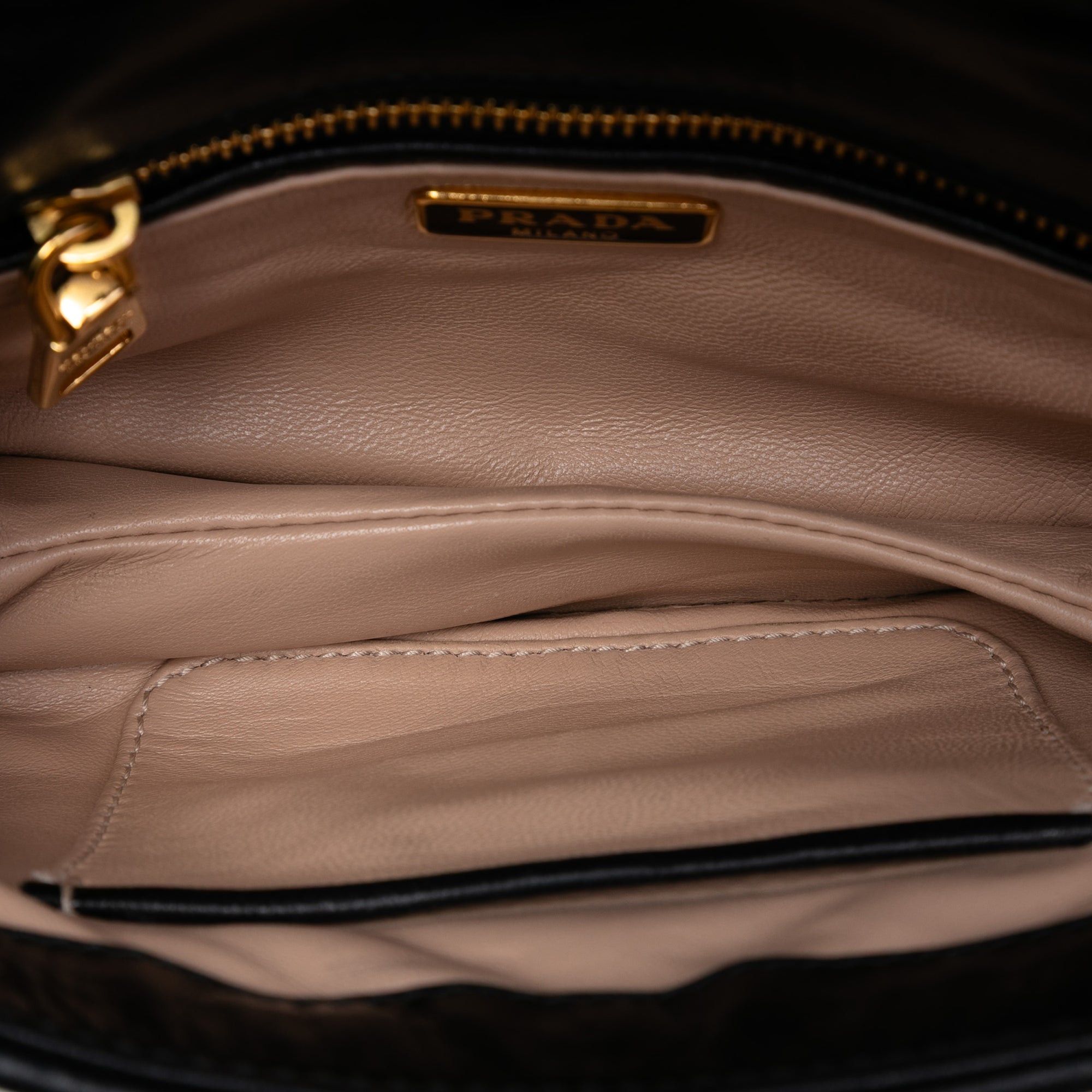 Prada Leather Lips Applique Crossbody Size ONE SIZE - 4 Thumbnail