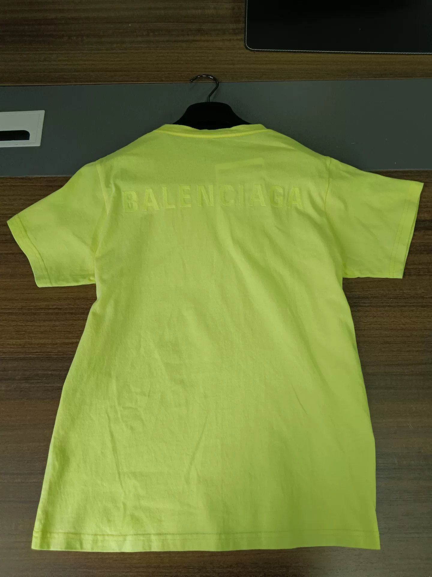 Balenciaga Balenciaga Neon Embroidered Logo T-Shirt L Size US L / EU 52-54 / 3 - 6 Thumbnail