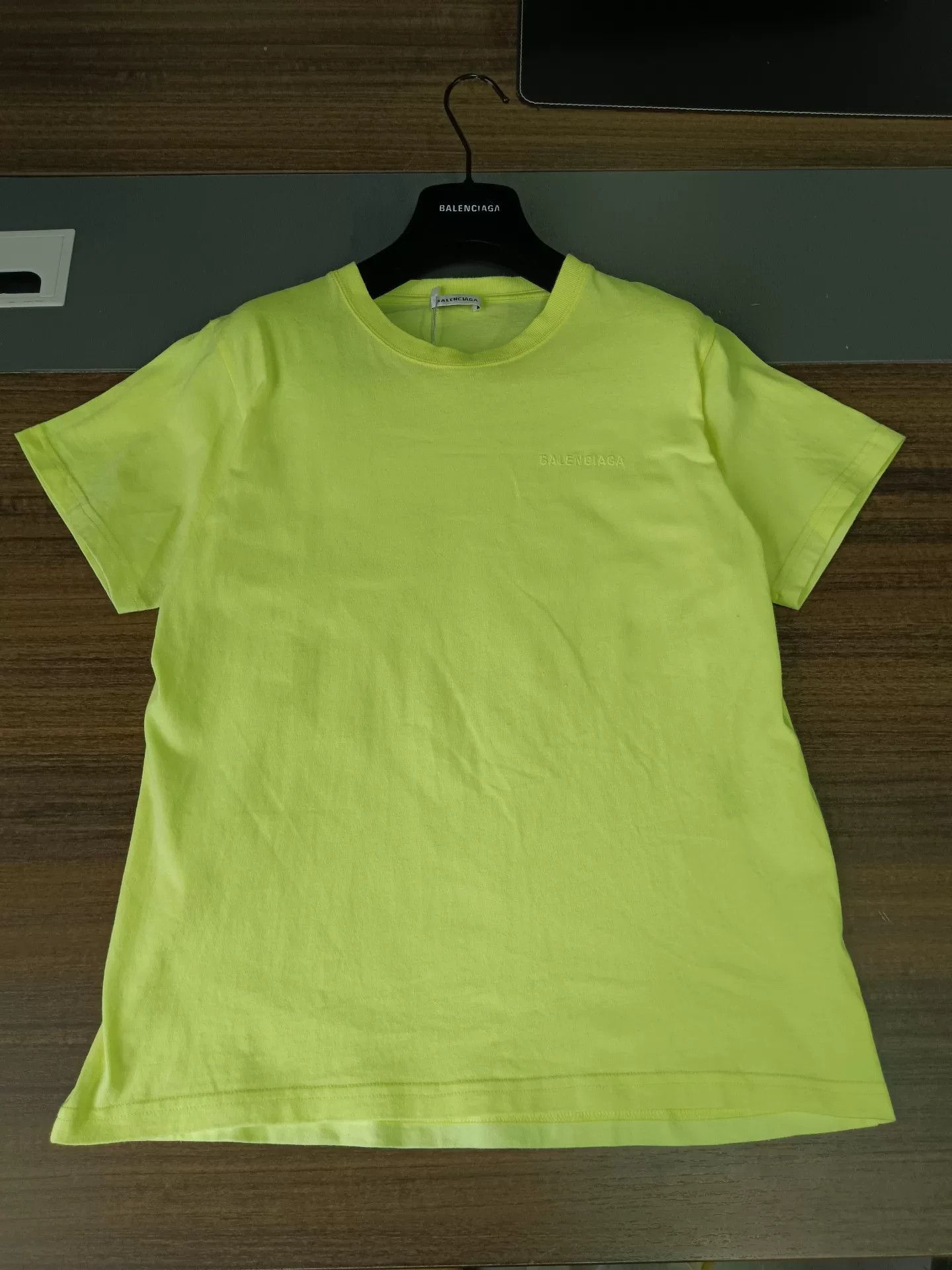 Balenciaga Balenciaga Neon Embroidered Logo T-Shirt L Size US L / EU 52-54 / 3 - 2 Thumbnail
