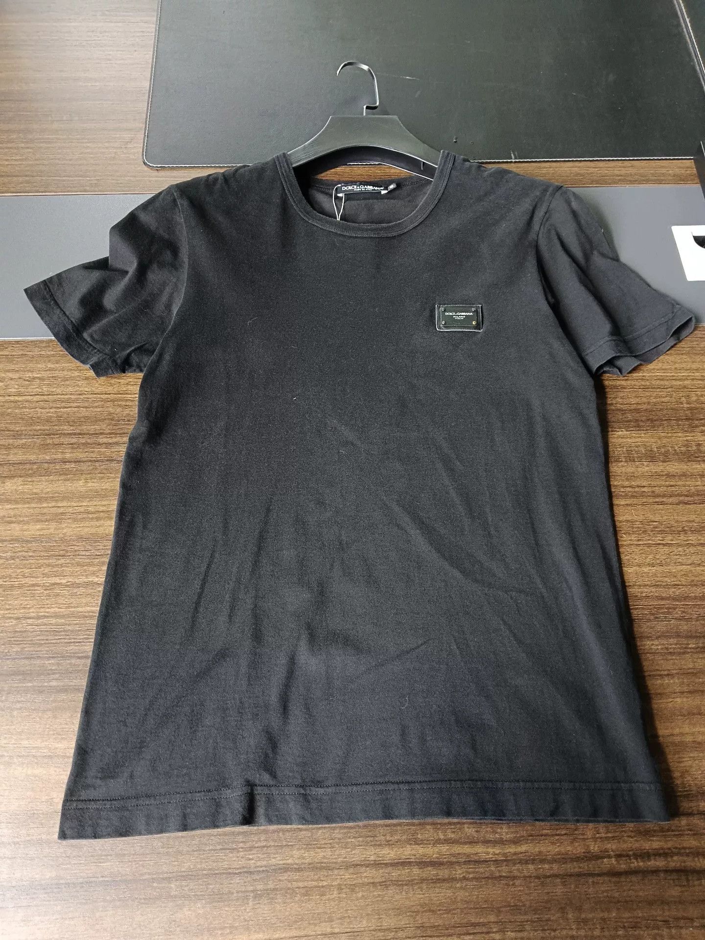 Dolce & Gabbana Dolce & Gabbana Metal Logo Plate T-Shirt Size 48 Size US M / EU 48-50 / 2 - 2 Thumbnail