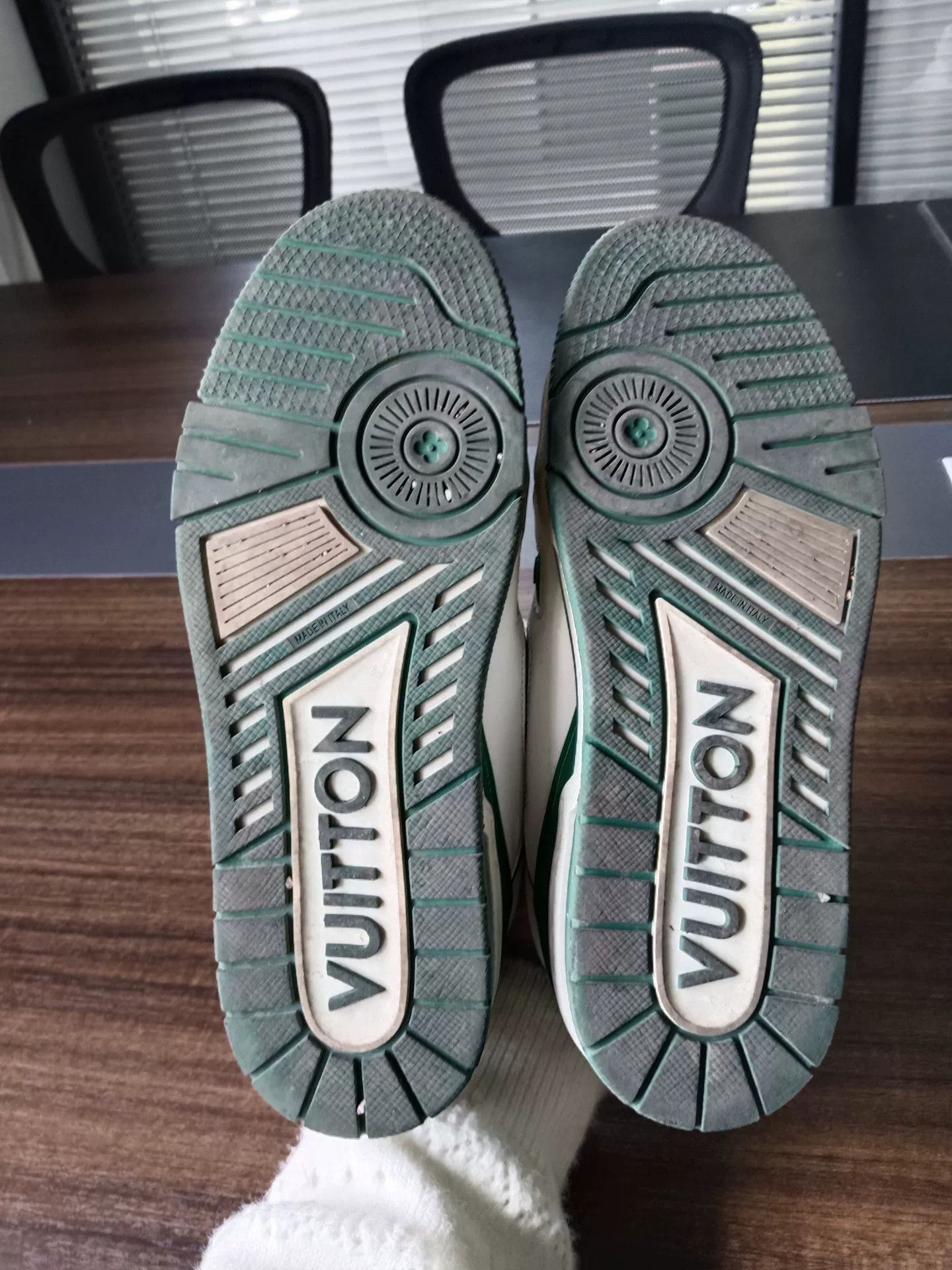 Louis Vuitton Louis Vuitton White Green Trainer Sneakers Size 7 Size US 8 / EU 41 - 8 Thumbnail