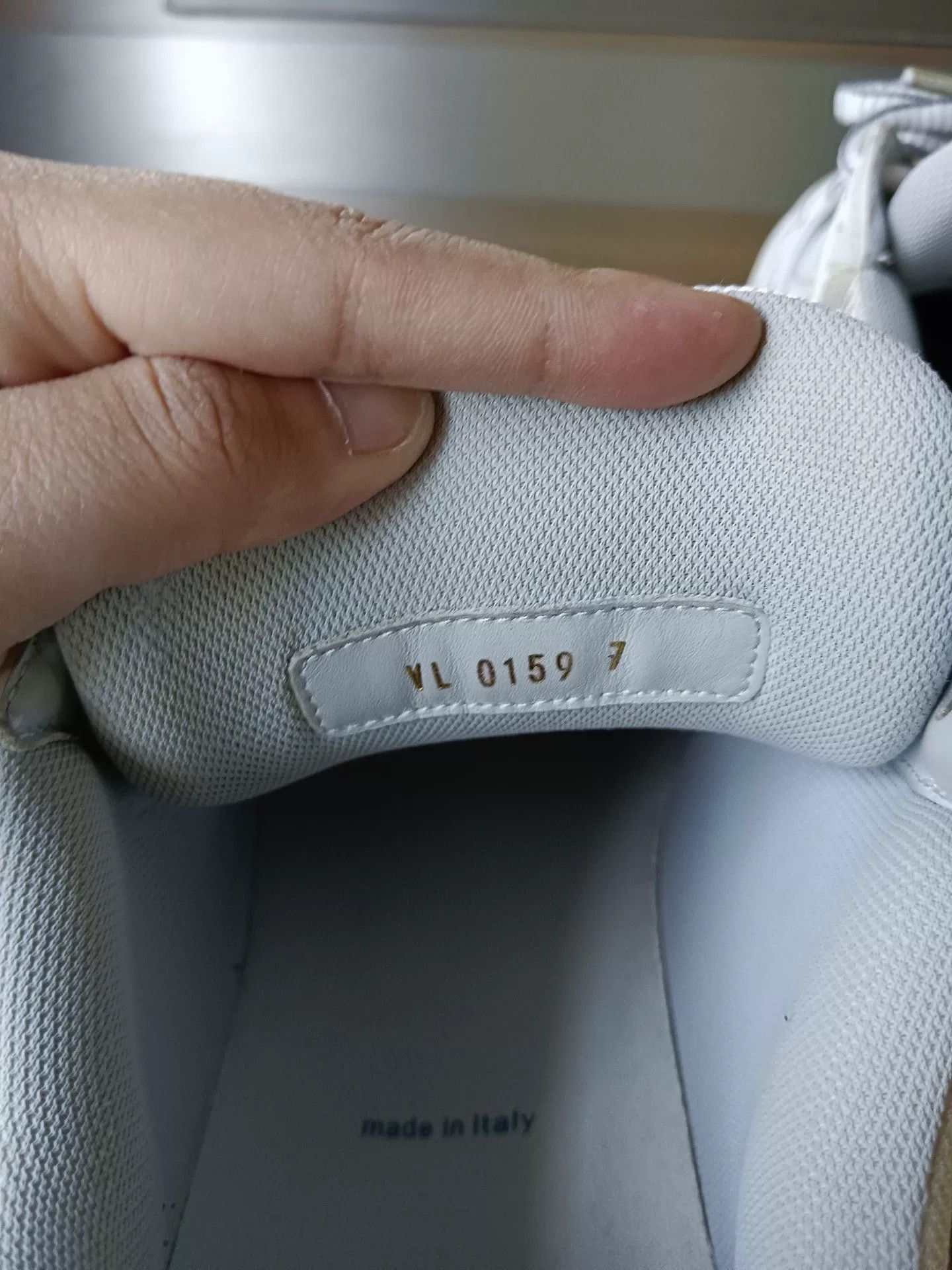 Louis Vuitton Louis Vuitton White Cement Trainer Sneakers EU 41 Size US 8 / EU 41 - 6 Thumbnail