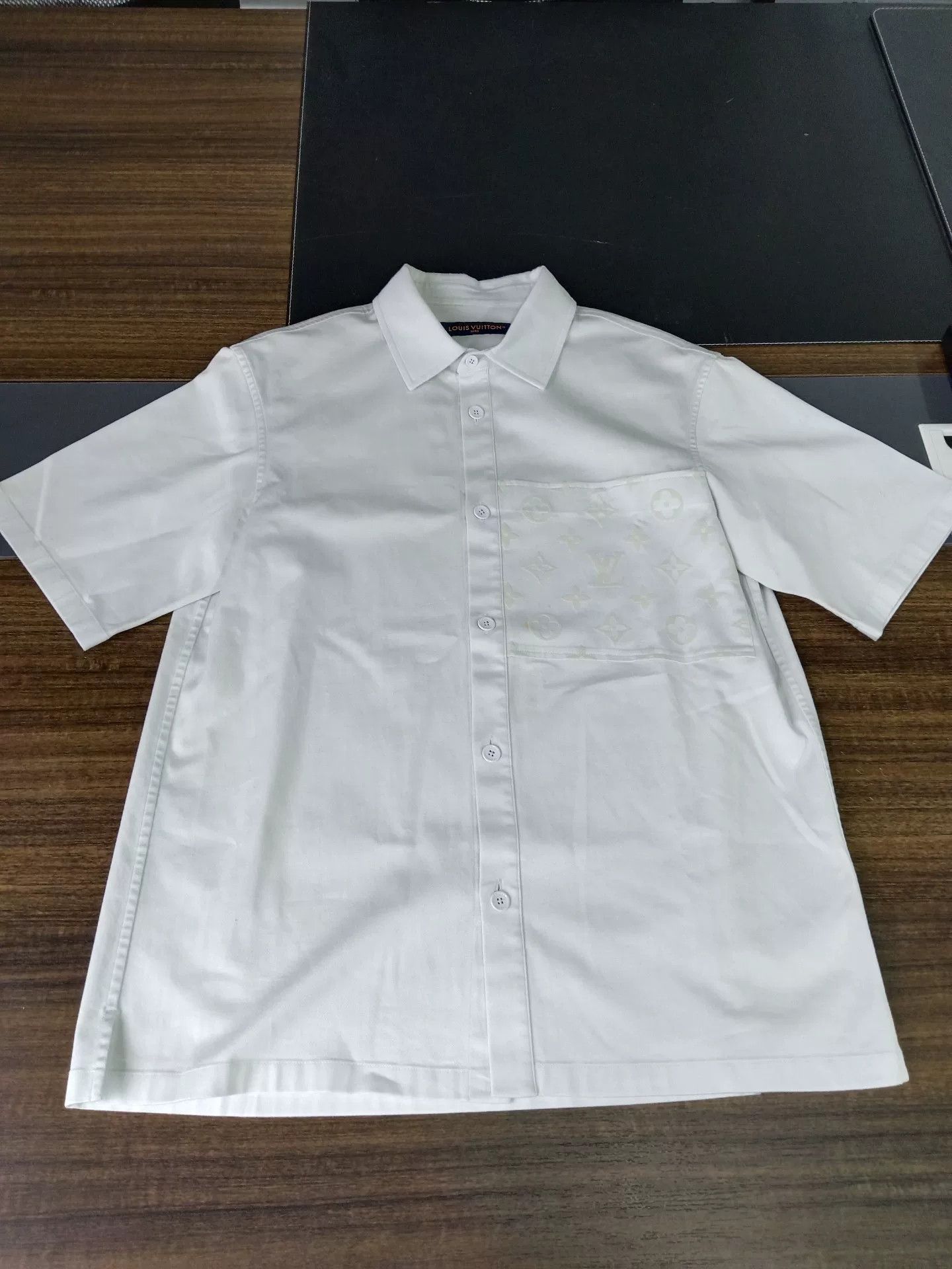 Louis Vuitton Louis Vuitton Flocked Monogram Pocket Shirt L Size US L / EU 52-54 / 3 - 2 Thumbnail