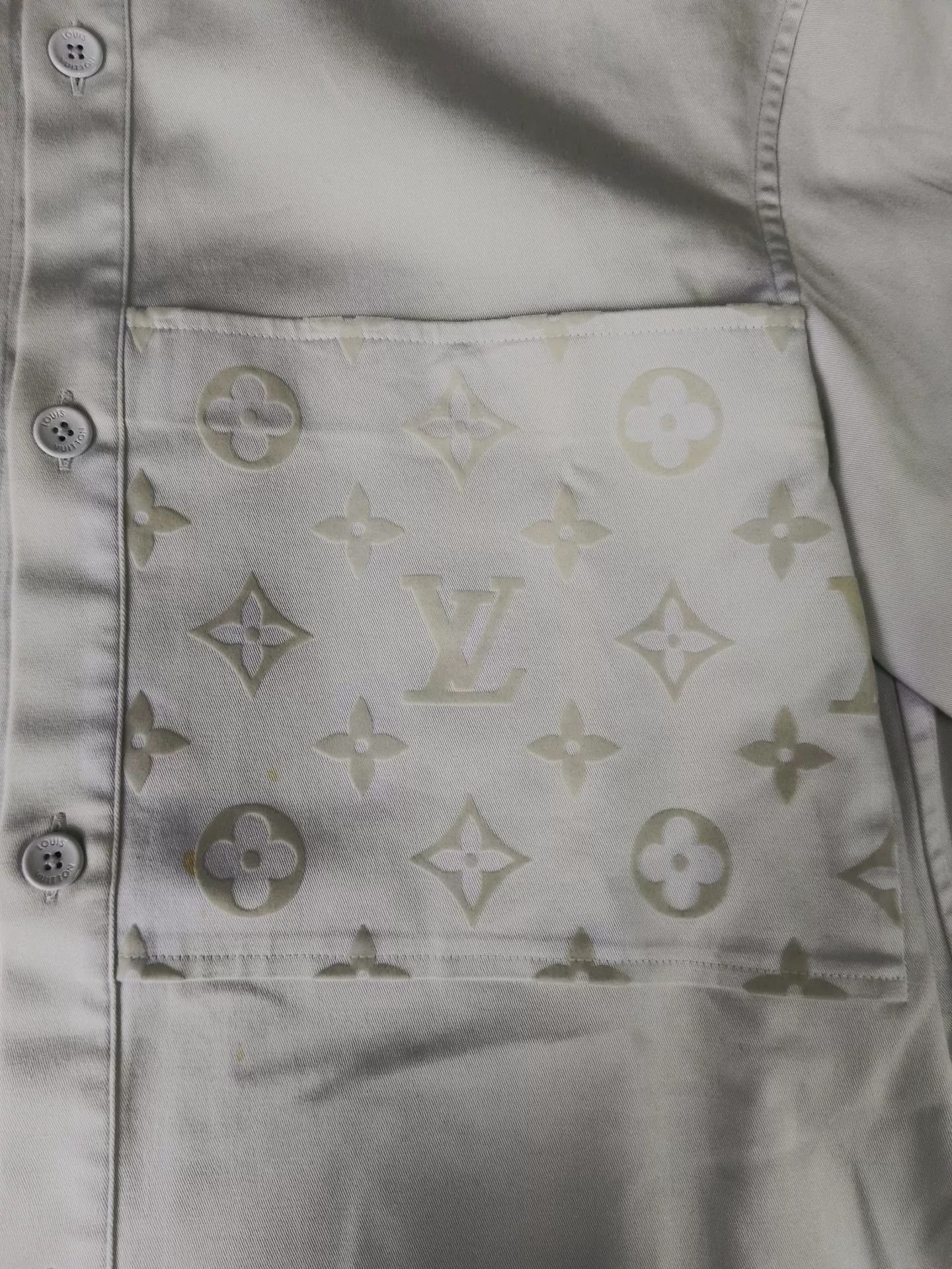 Louis Vuitton Louis Vuitton Flocked Monogram Pocket Shirt L Size US L / EU 52-54 / 3 - 6 Thumbnail