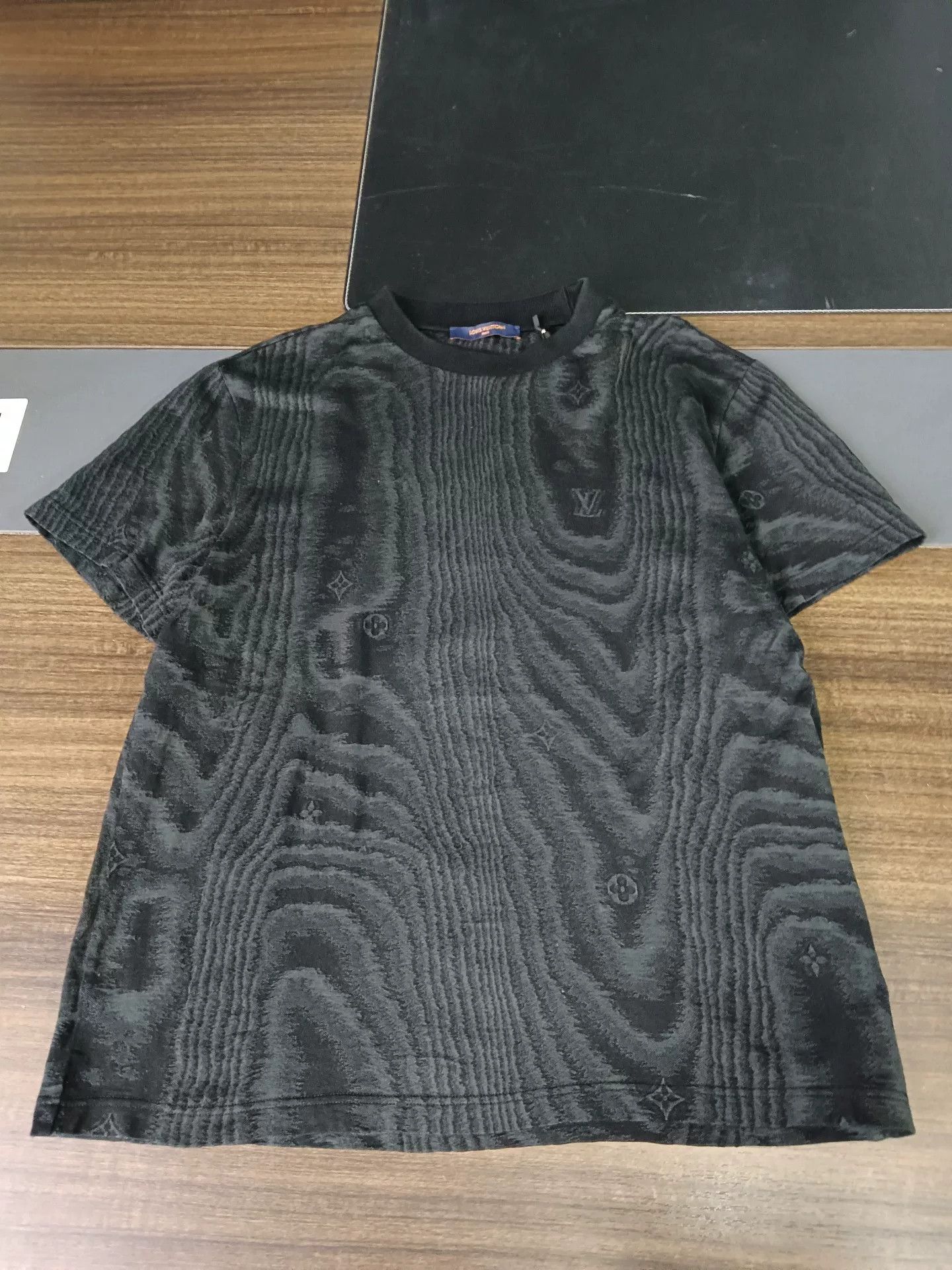 Louis Vuitton Louis Vuitton Wood Grain Monogram T-Shirt Size L Size US L / EU 52-54 / 3 - 2 Thumbnail