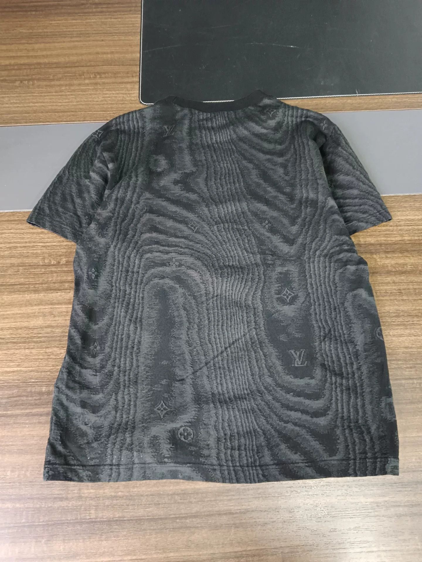 Louis Vuitton Louis Vuitton Wood Grain Monogram T-Shirt Size L Size US L / EU 52-54 / 3 - 4 Thumbnail