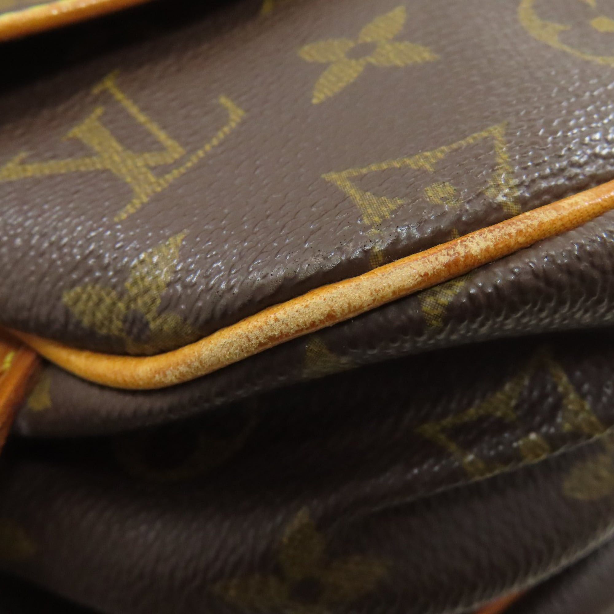 Louis Vuitton Louis Vuitton M40710 Saumur MM Shoulder Bag, Monogram Canvas, Women's LOUIS VUITTON Size ONE SIZE - 24 Thumbnail