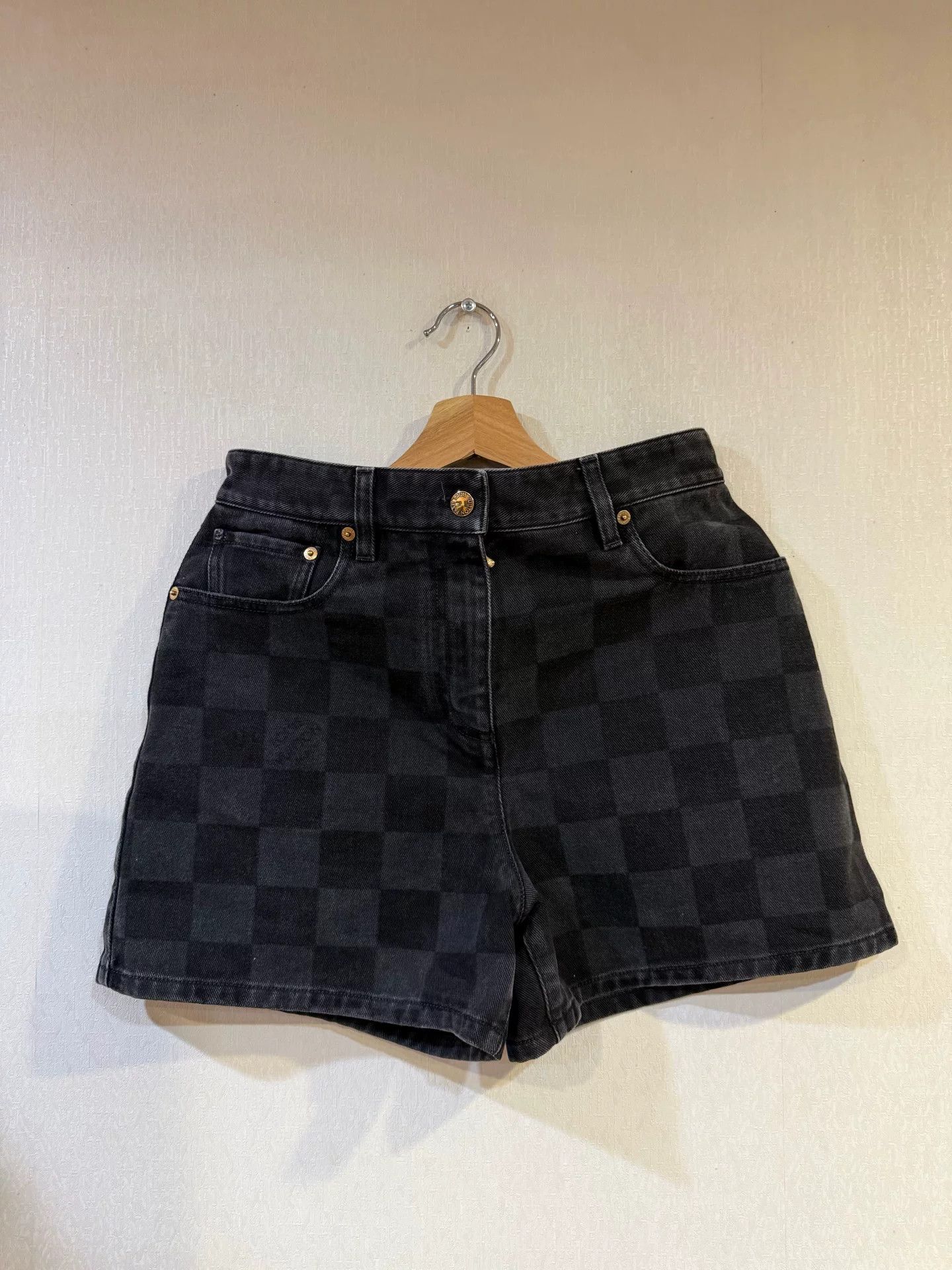 Louis Vuitton Louis Vuitton Damier Pattern Denim Shorts Size 38 Size 27" / US 4 / IT 40 - 2 Thumbnail
