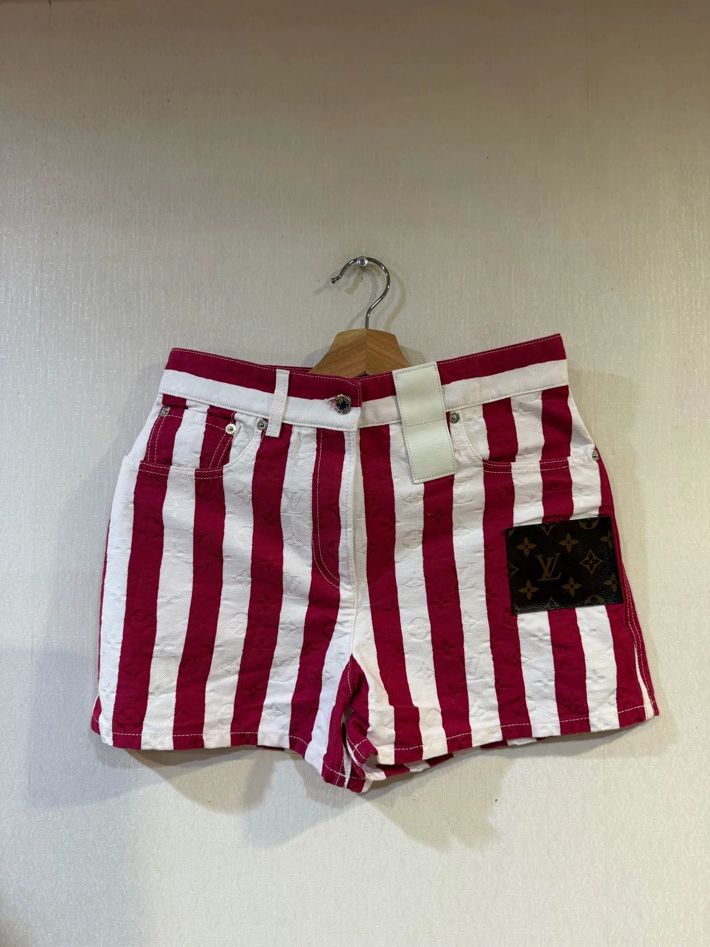 Louis Vuitton Louis Vuitton Striped Monogram Patch Shorts FR 38 Size 27" / US 4 / IT 40 - 2 Thumbnail