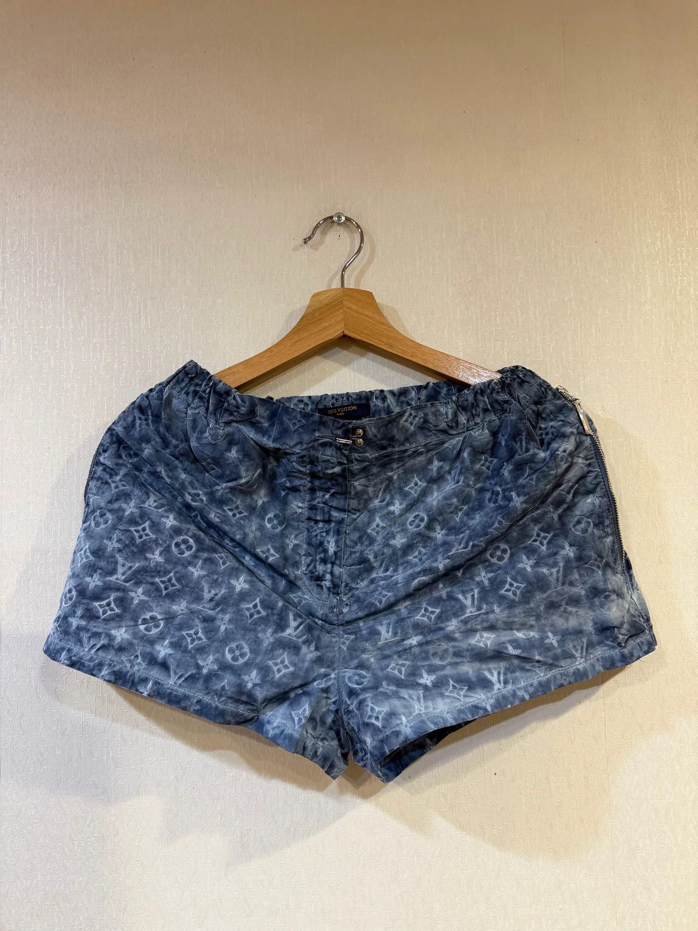 Louis Vuitton Louis Vuitton Tie-Dye Monogram Shorts 36 Size 26" / US 2 / IT 38 - 2 Thumbnail