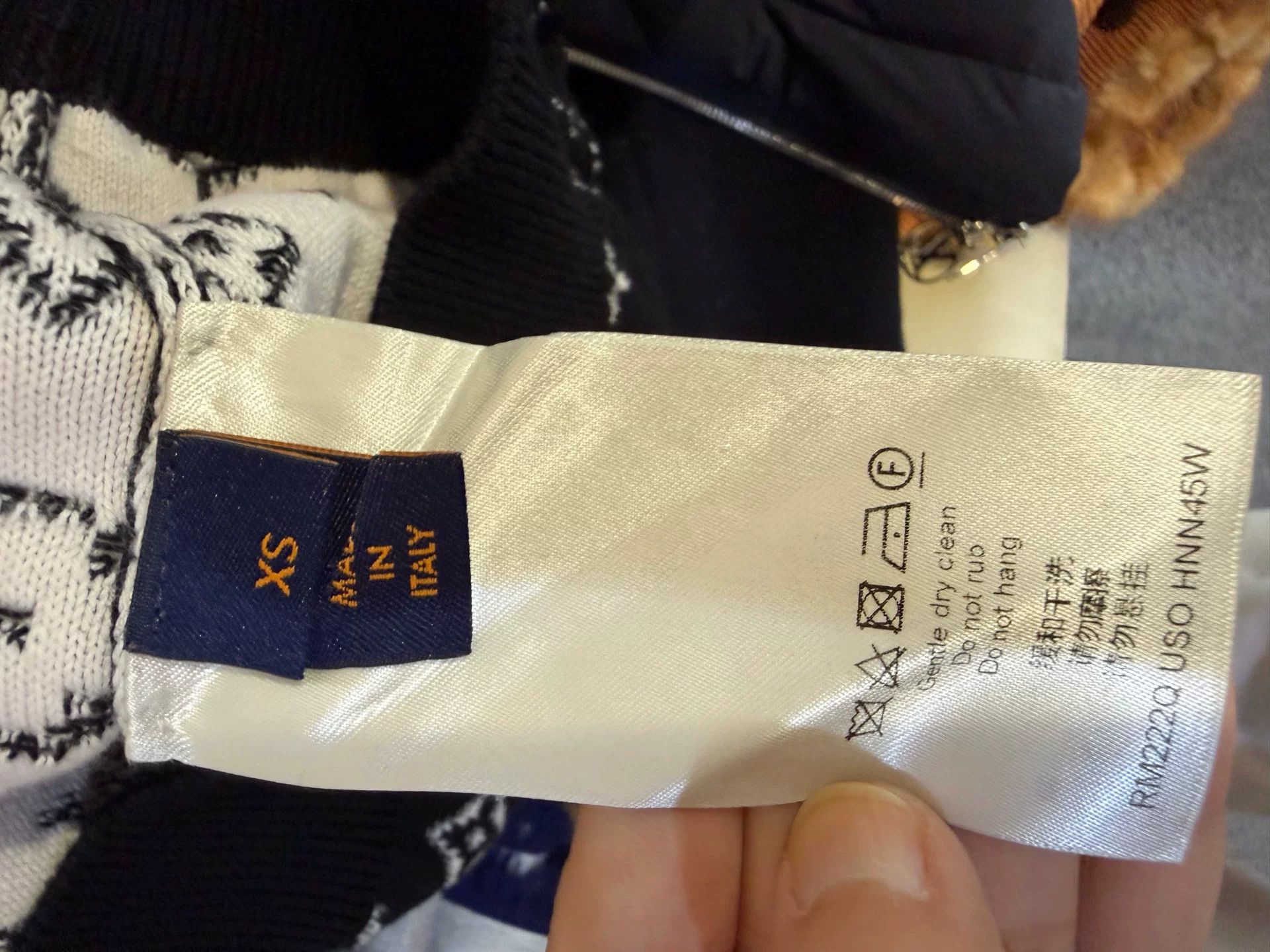 Louis Vuitton Louis Vuitton Monogram Gradient Hoodie XS Size US XS / EU 42 / 0 - 5 Thumbnail