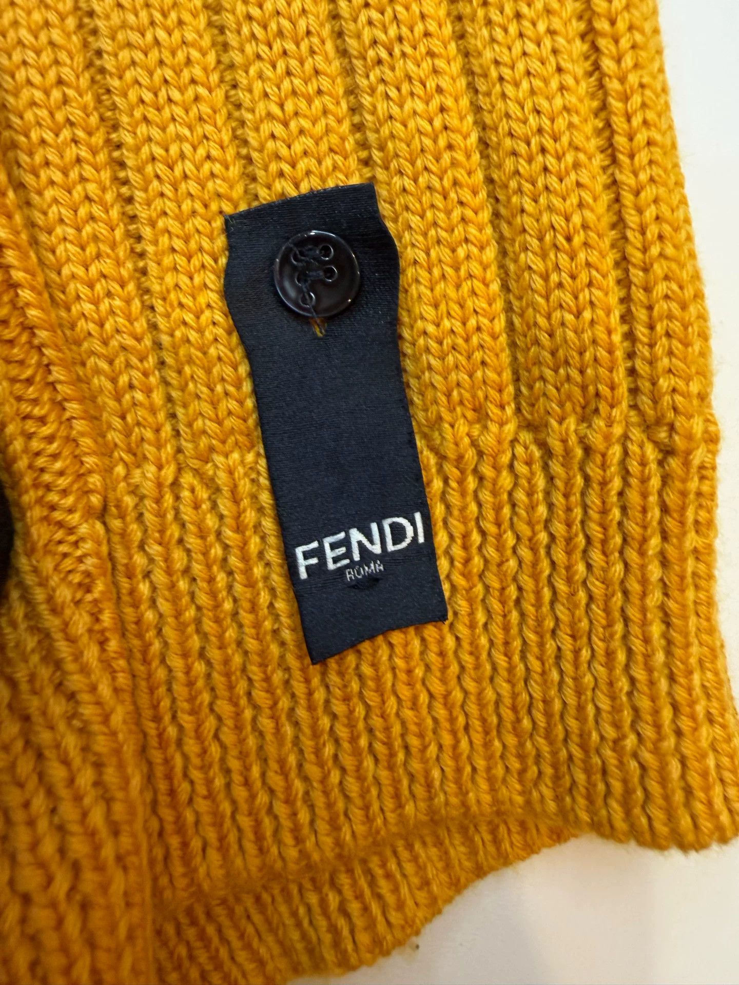 Fendi Fendi Logo Script Ribbed Wool Sweater 48 Size US M / EU 48-50 / 2 - 5 Thumbnail