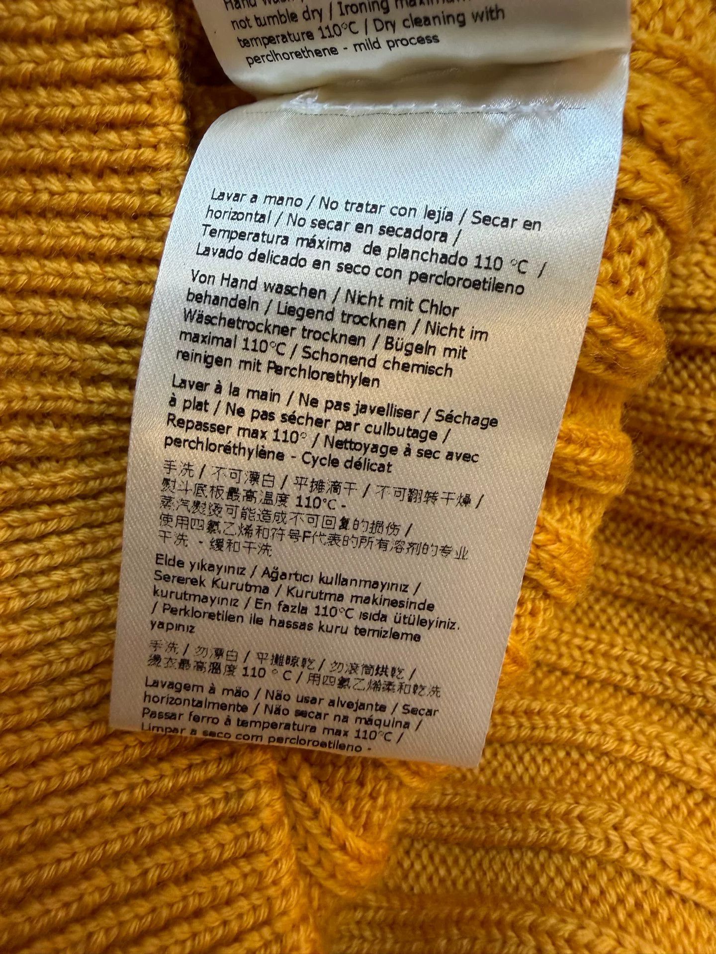 Fendi Fendi Logo Script Ribbed Wool Sweater 48 Size US M / EU 48-50 / 2 - 9 Thumbnail