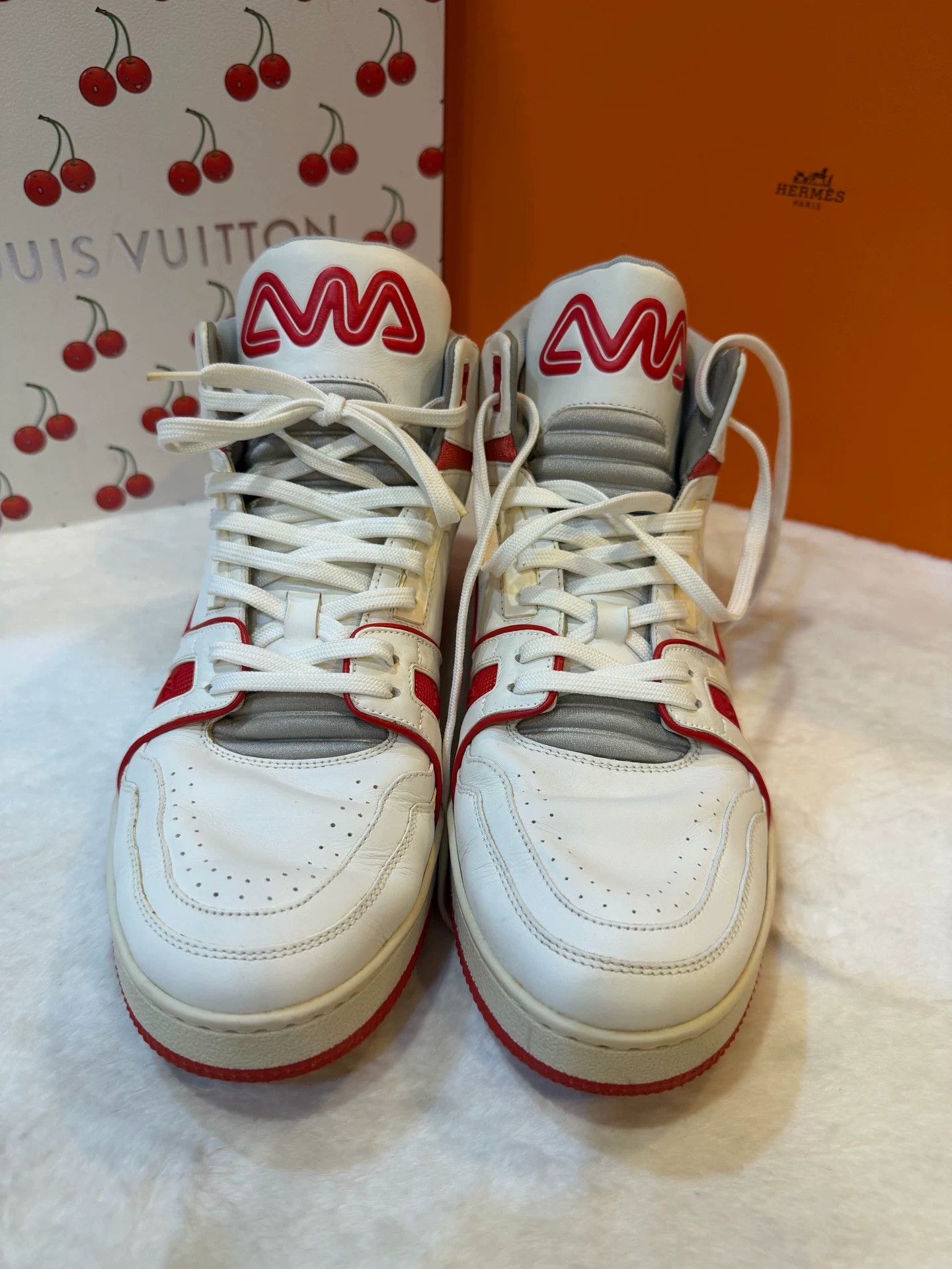 Louis Vuitton Louis Vuitton White LV Trainer High Top 8.5 Size US 8.5 / EU 41-42 - 3 Thumbnail