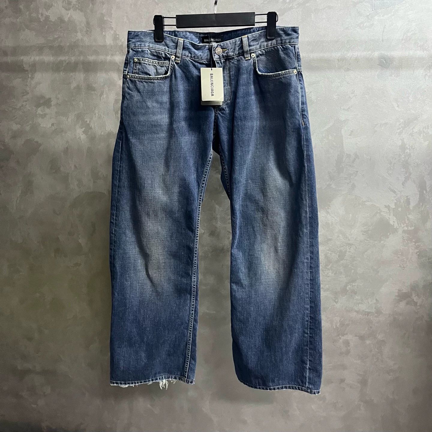Balenciaga Balenciaga Blue No-Pocket Distressed Jeans 32 Size US 32 / EU 48 - 2 Thumbnail
