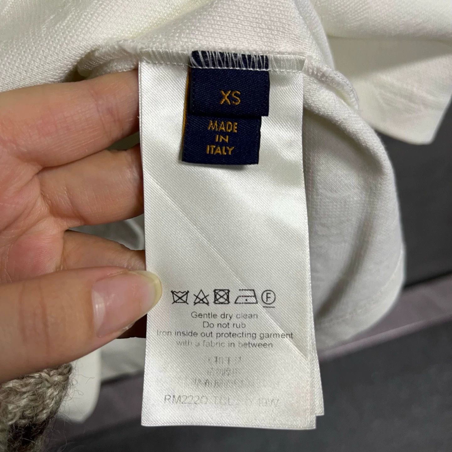 Louis Vuitton Louis Vuitton Monogram 3D Pocket T-Shirt XS Size US XS / EU 42 / 0 - 5 Thumbnail
