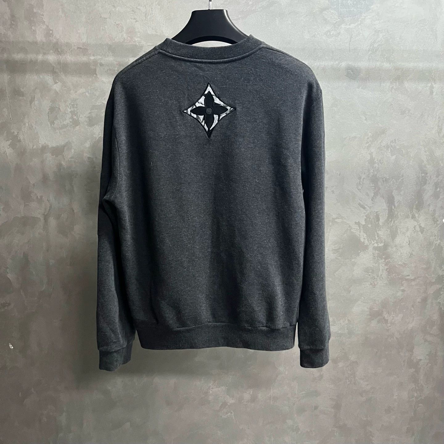 Louis Vuitton Louis Vuitton Craggy Monogram Logo Sweatshirt US M Size US M / EU 48-50 / 2 - 6 Thumbnail