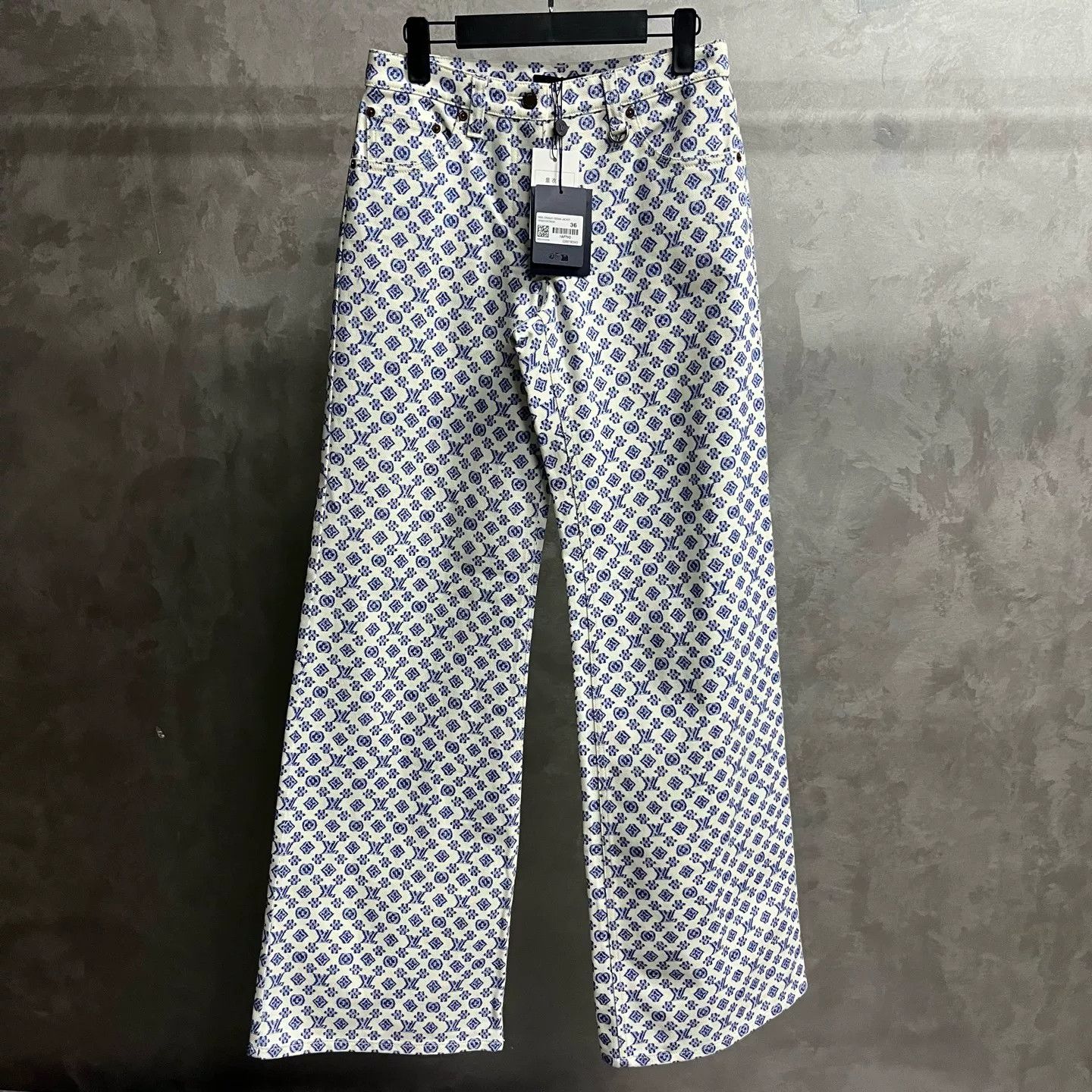 Louis Vuitton Louis Vuitton Craggy Monogram Denim Jeans 36 Size US 36 / EU 52 - 2 Thumbnail