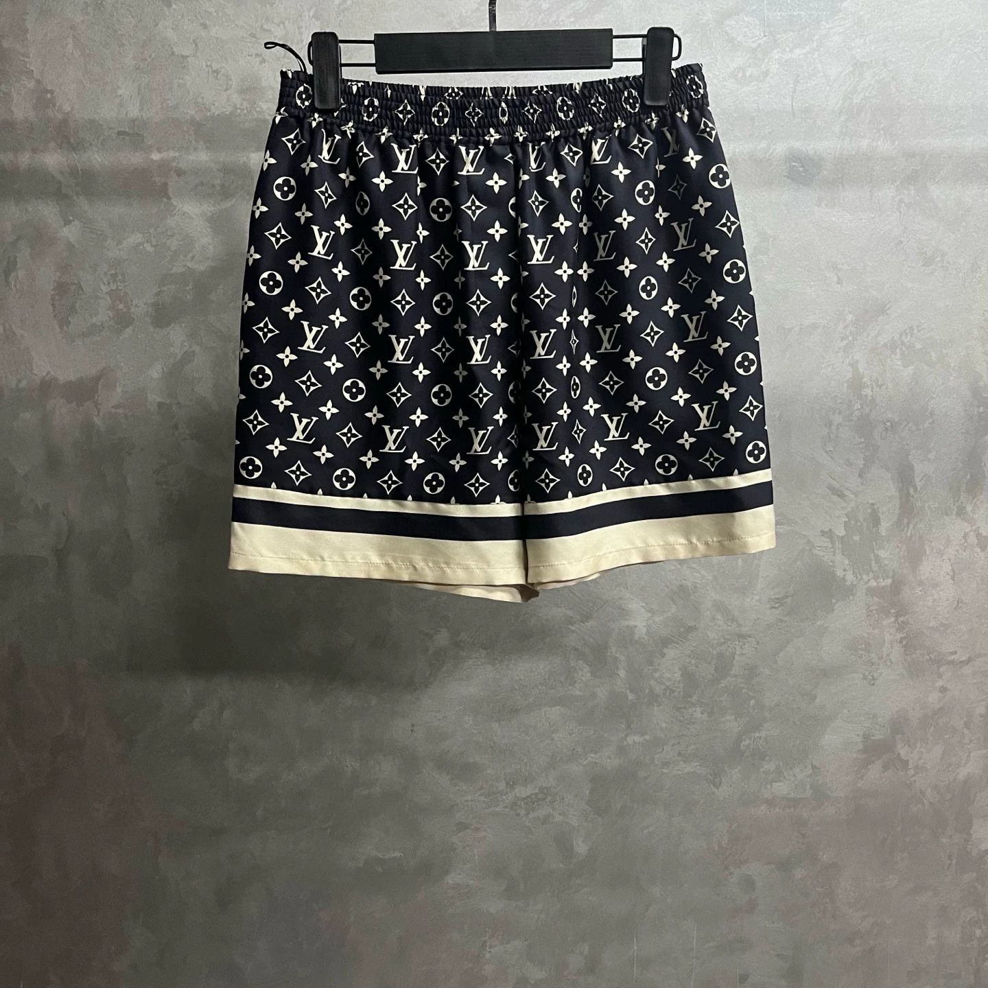 Louis Vuitton Louis Vuitton Monogram Pajama Shorts US 32 Size US 32 / EU 48 - 2 Thumbnail