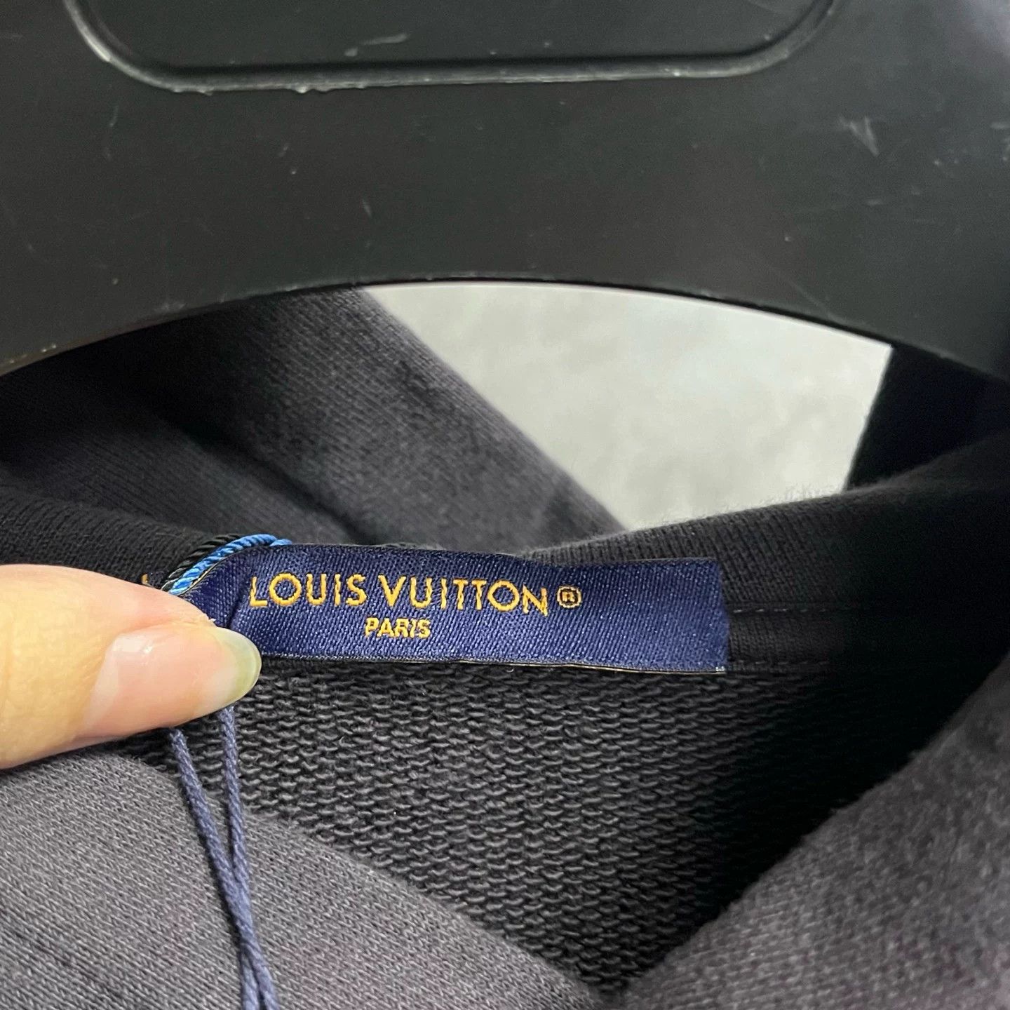 Louis Vuitton Louis Vuitton Beaded Script Logo Hoodie XL Size US XL / EU 56 / 4 - 3 Thumbnail