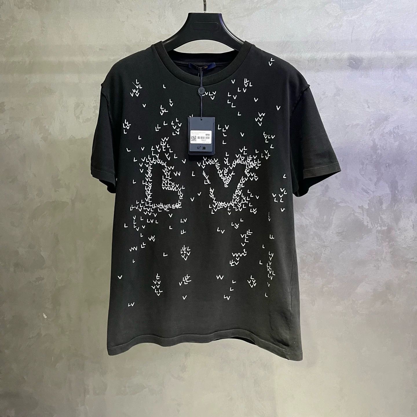 Louis Vuitton Louis Vuitton Craggy Logo Embroidered T-Shirt M Size US M / EU 48-50 / 2 - 2 Thumbnail