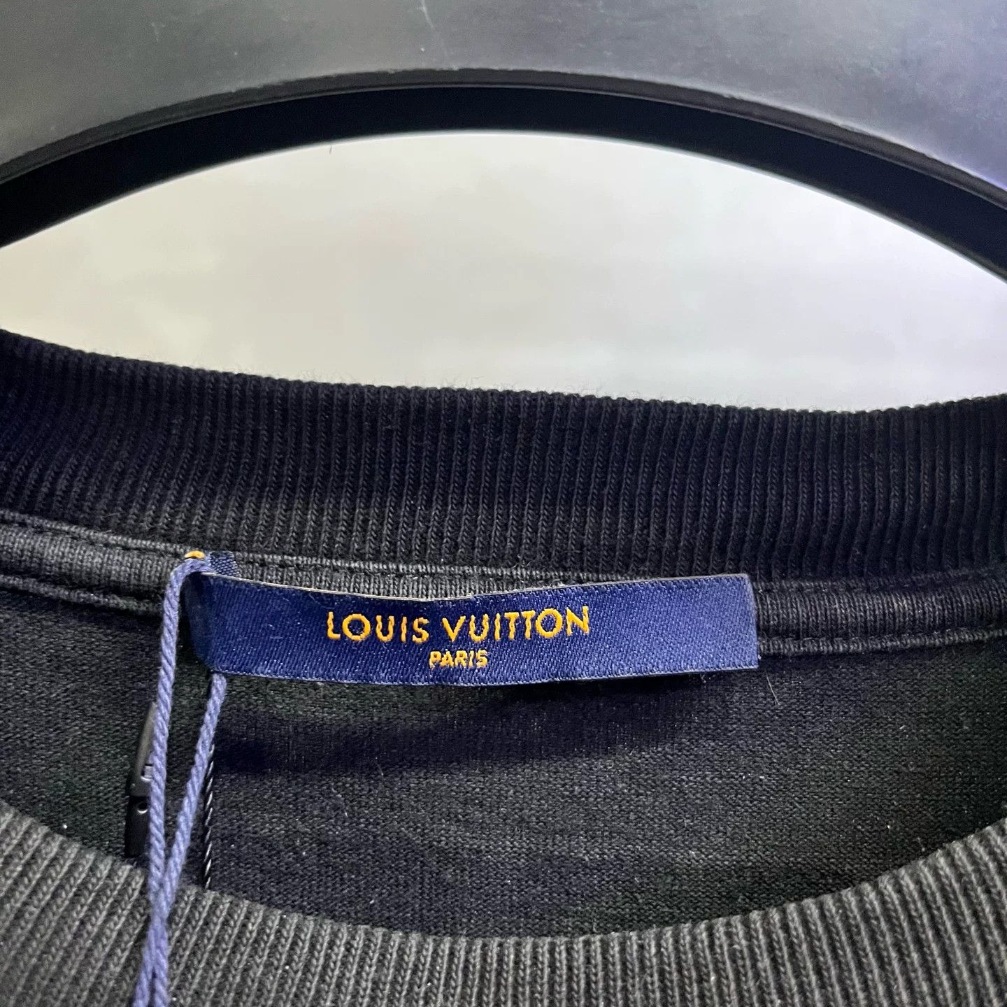 Louis Vuitton Louis Vuitton Craggy Logo Embroidered T-Shirt M Size US M / EU 48-50 / 2 - 3 Thumbnail