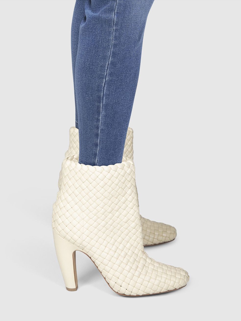 Bottega Veneta Ecru Canalazzo Leather Ankle Boots Size US 8 / IT 38 - 2 Thumbnail