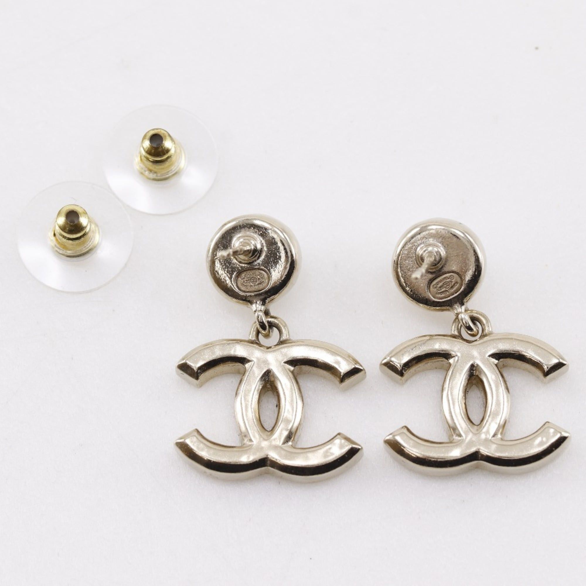 Chanel Chanel logo Coco Mark earrings, gold plated with faux pearls, made in France, gold, A25P, approx. 9.82g, women's. Size ONE SIZE - 4 Thumbnail
