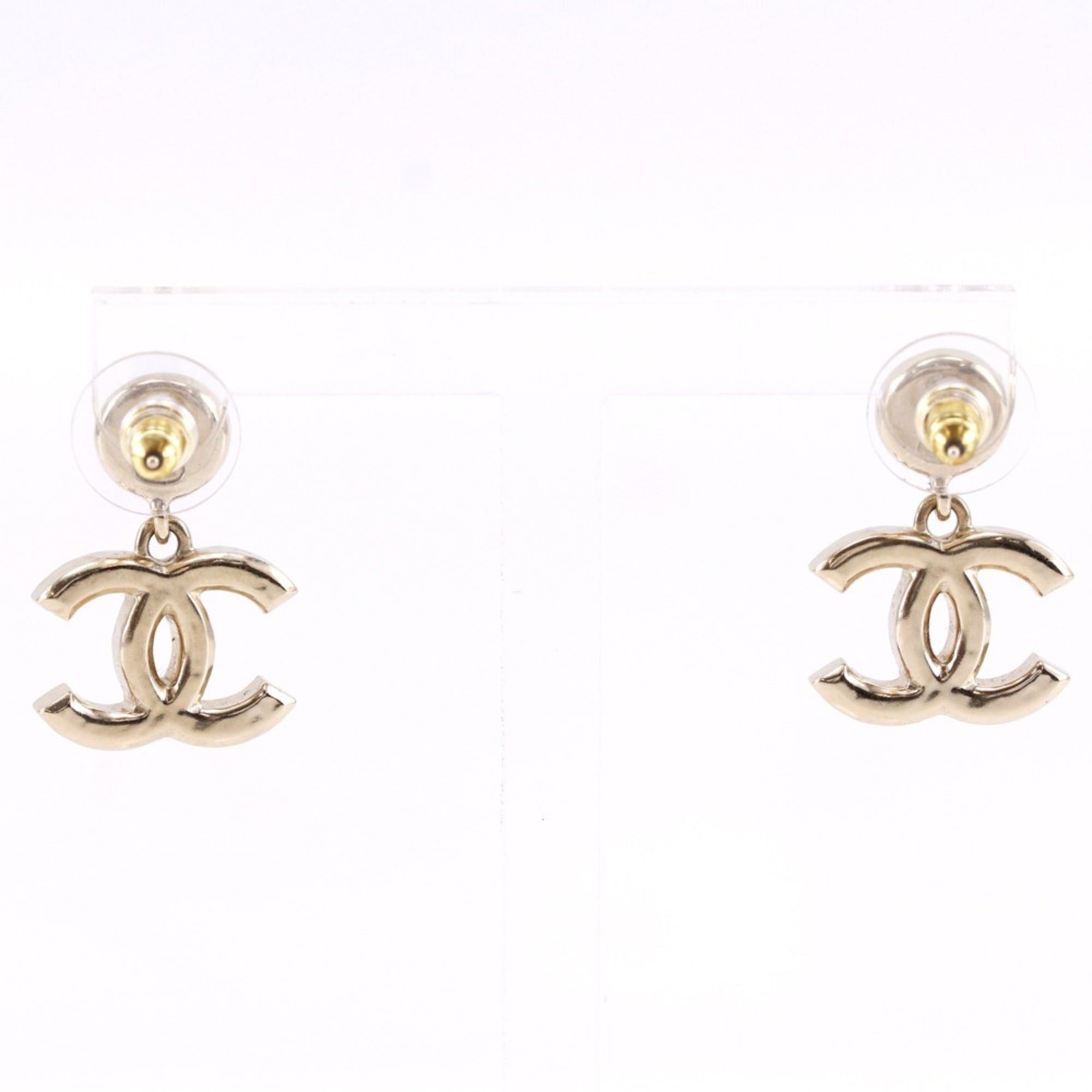 Chanel Chanel logo Coco Mark earrings, gold plated with faux pearls, made in France, gold, A25P, approx. 9.82g, women's. Size ONE SIZE - 3 Thumbnail