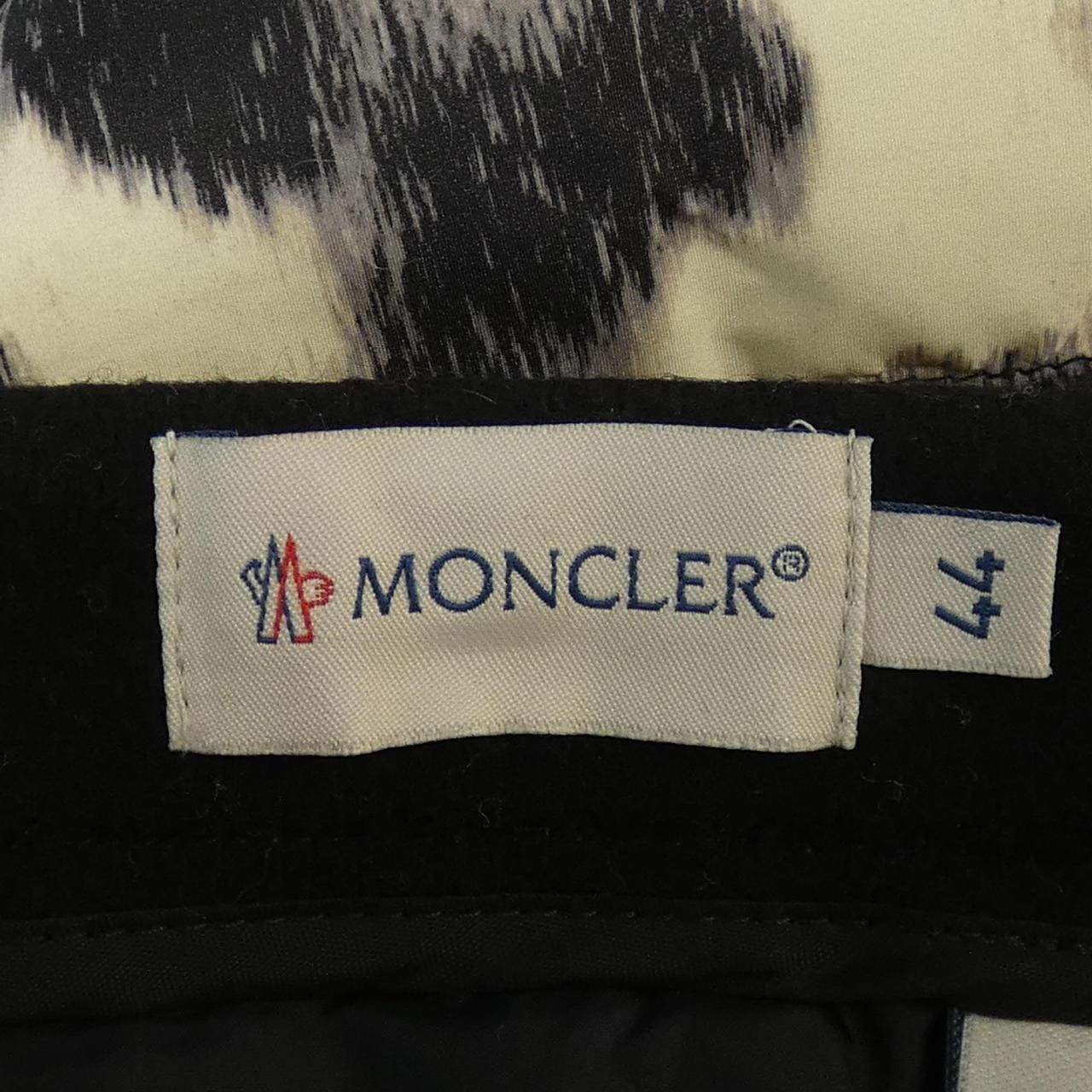 Moncler Moncler Moncler Skirt Textile Skirts 420932551080 DUTY FREE for USA Size ONE SIZE - 5 Thumbnail