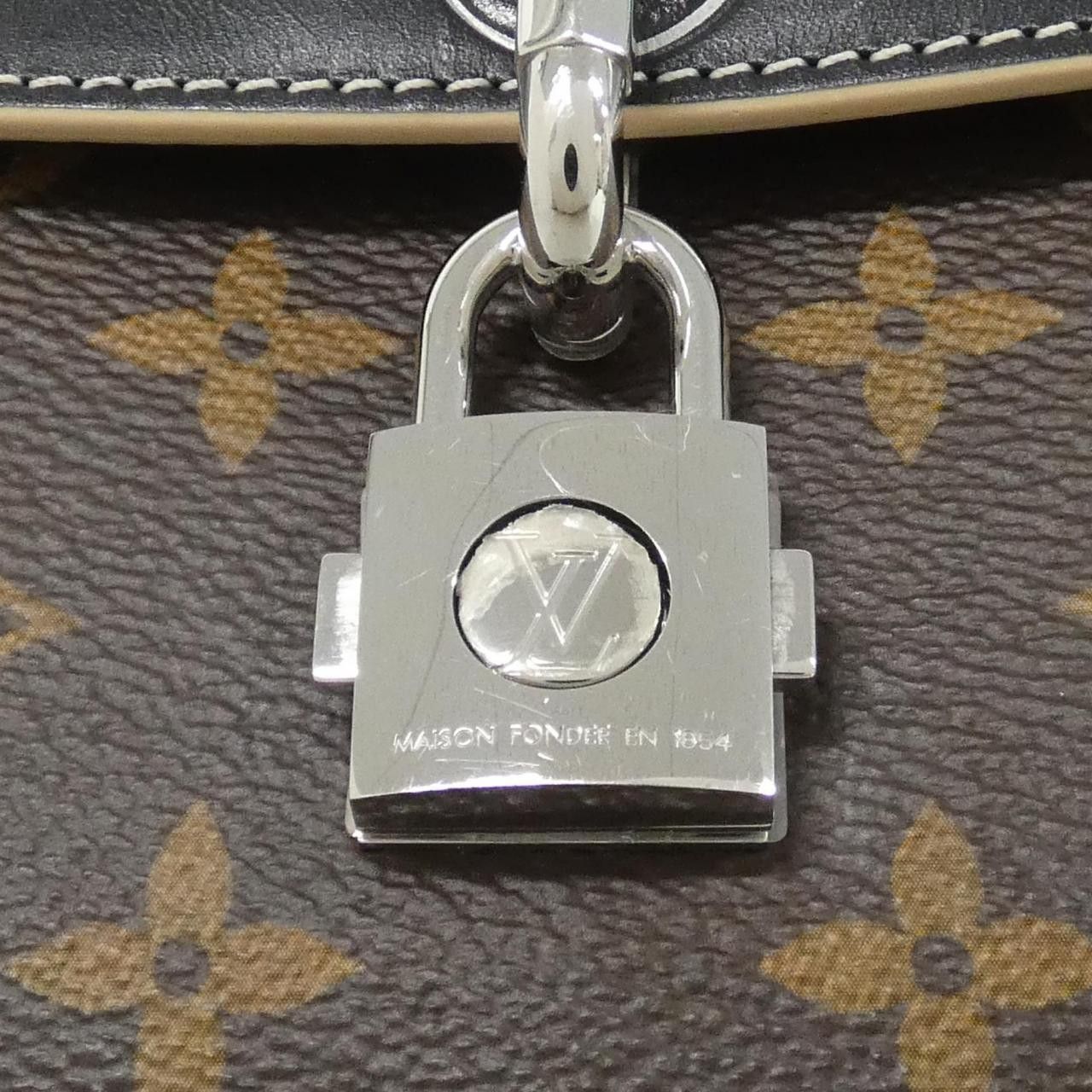 Louis Vuitton Louis Vuitton Louis Vuitton Chain It Monogram Shoulder Bag Textile Shoulder Bag M44115 DUTY FREE for USA Size ONE SIZE - 4 Thumbnail