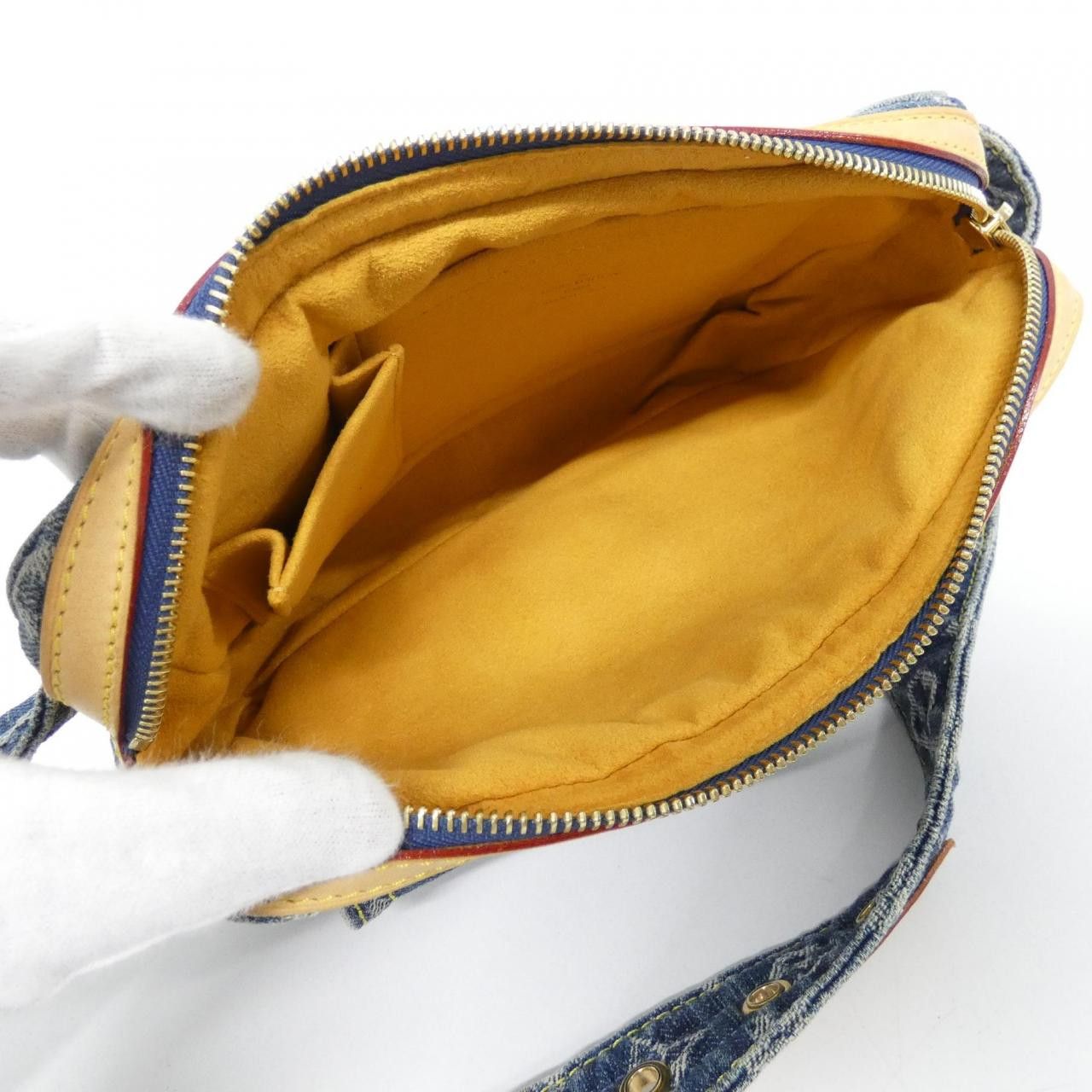 Louis Vuitton Louis Vuitton Louis Vuitton Monogram Denim bumbag Textile Shoulder Bag M95347 DUTY FREE for USA Size ONE SIZE - 7 Thumbnail